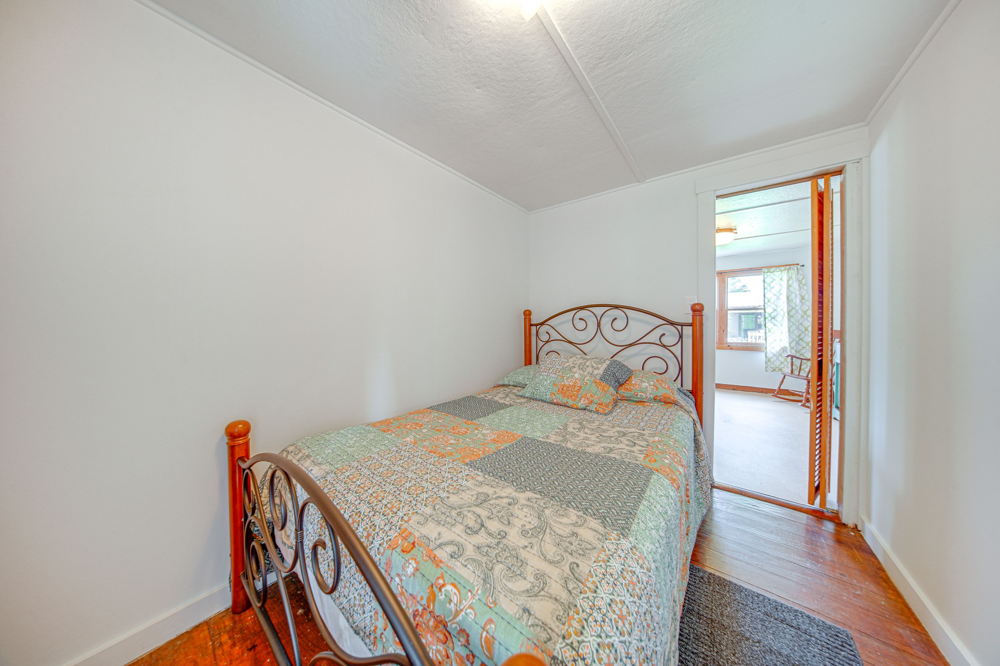 Bedroom 2 | Full Bed | 1st Floor