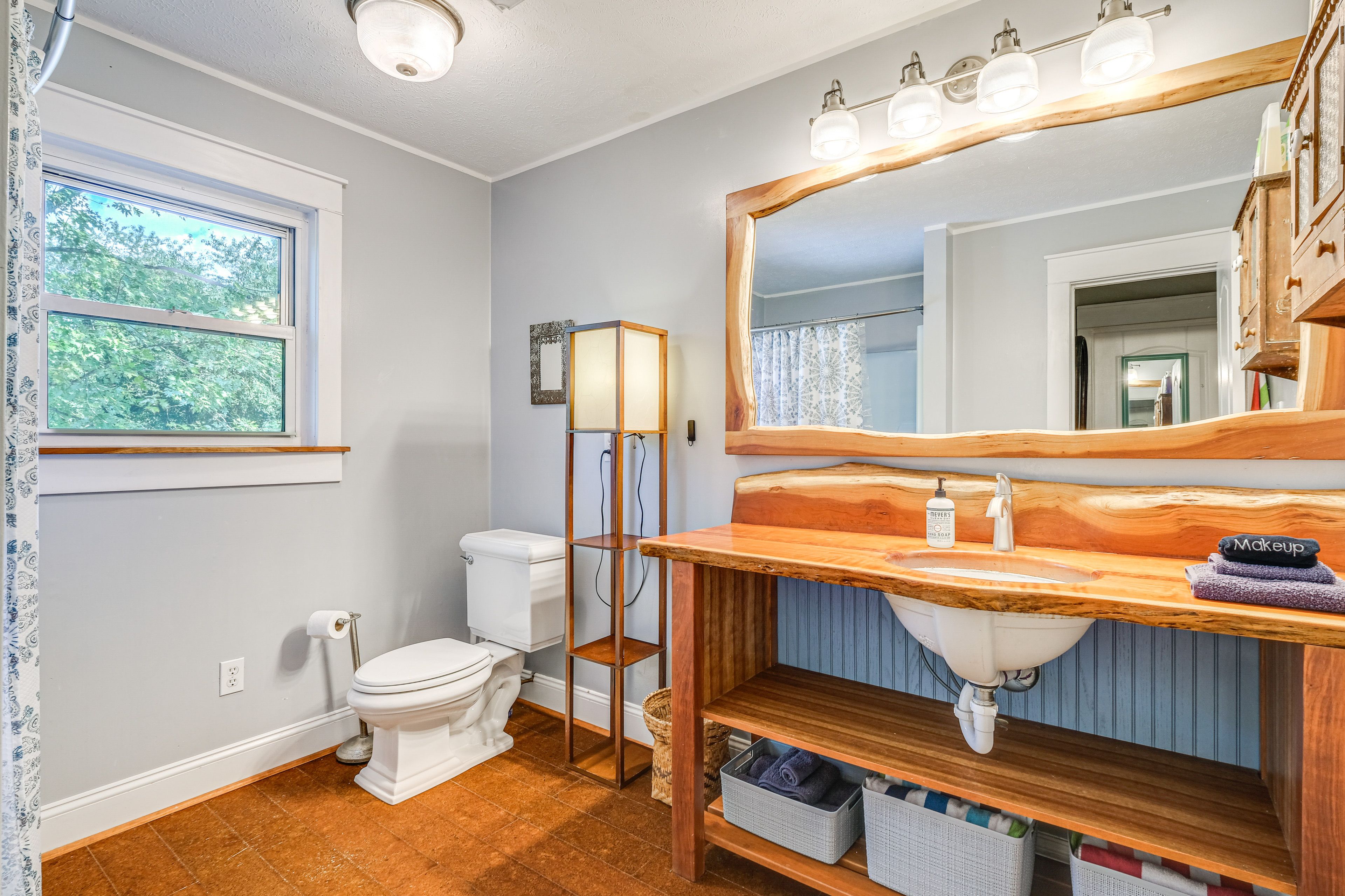 Full Bathroom | 1st Floor