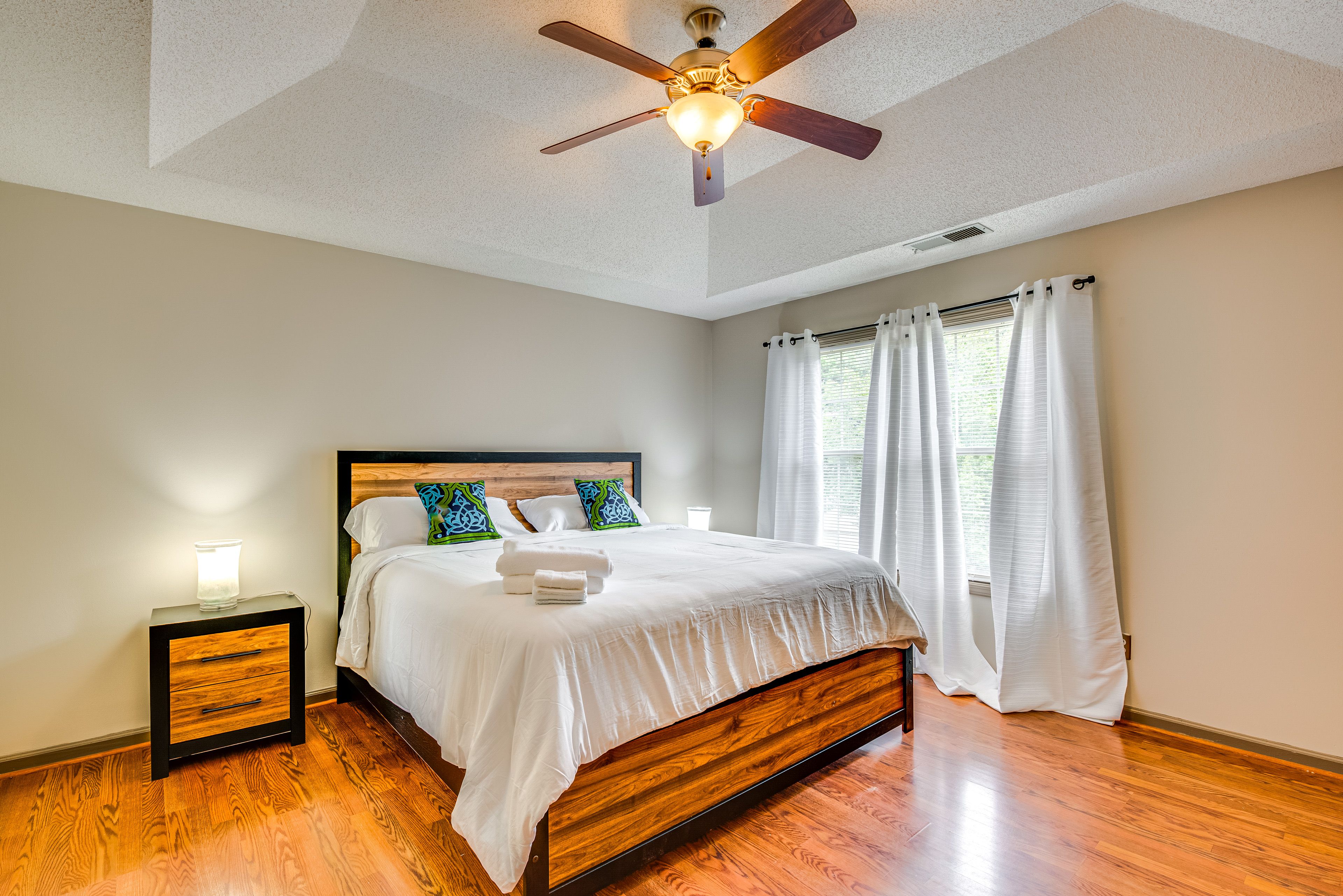Bedroom 2 | King Bed | Linens Provided | En-Suite Bathroom | 2nd Floor