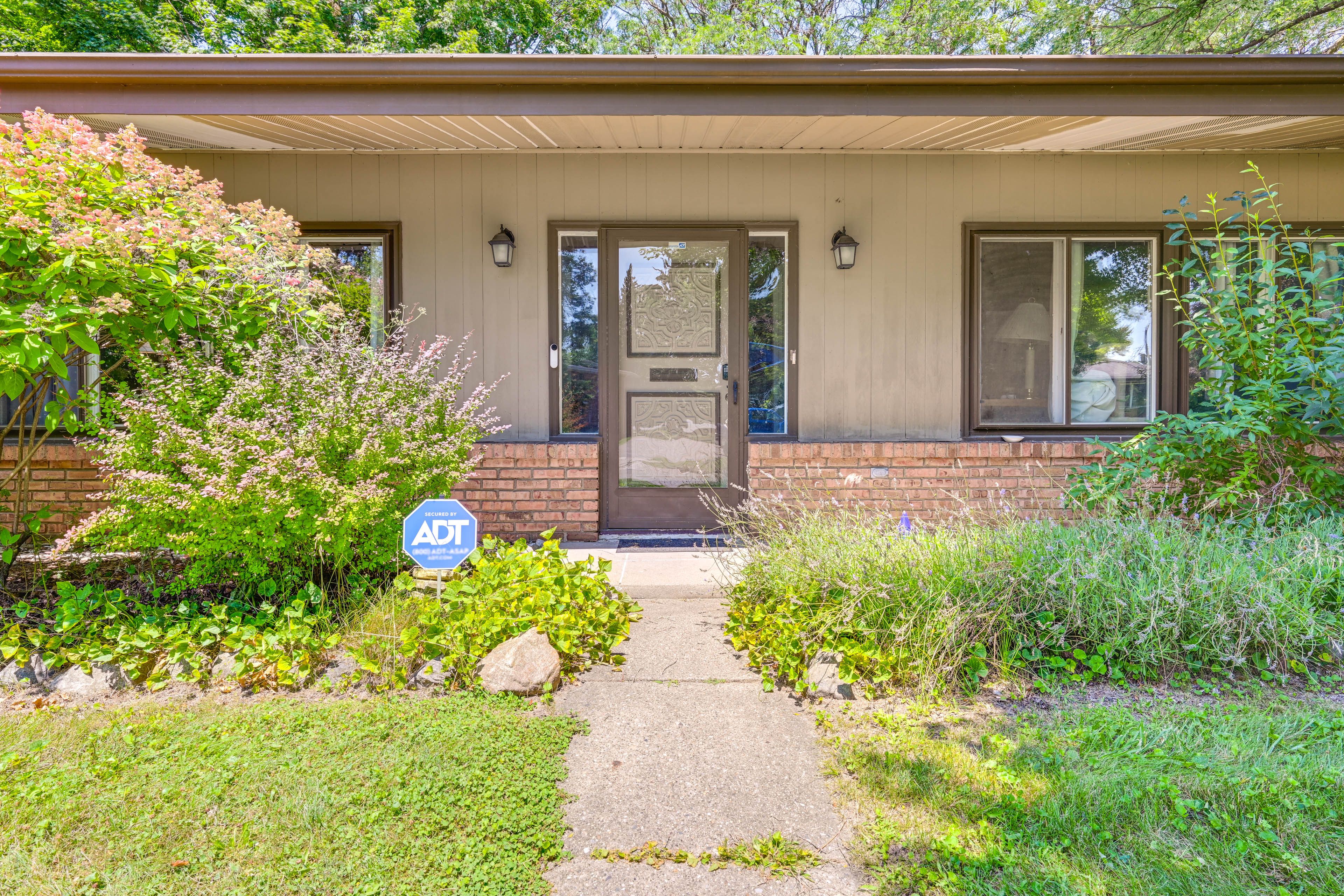 Apartment Exterior | Parking | Shared Driveway (1 Vehicle)
