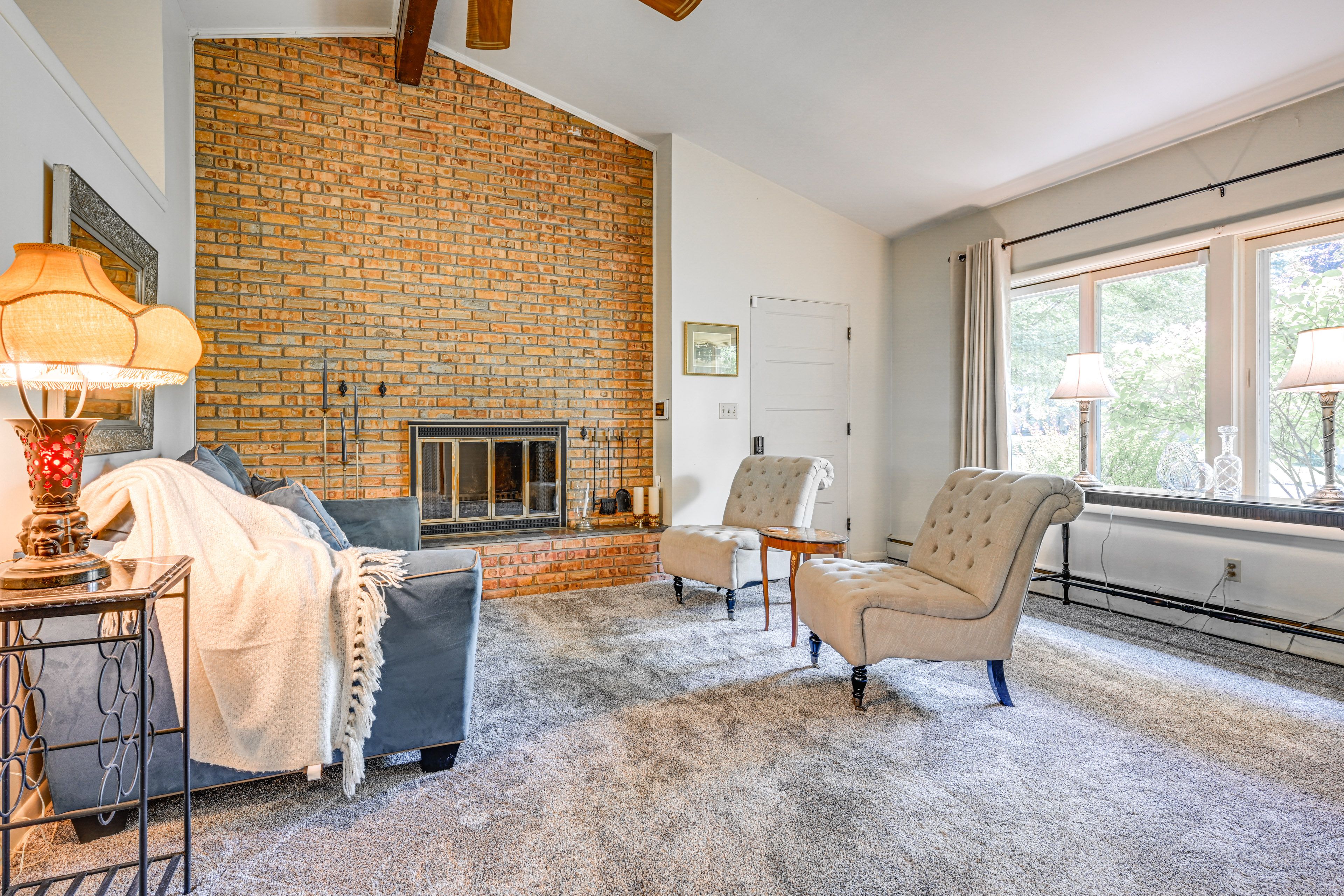 Living Room | Smart TV | Ceiling Fan