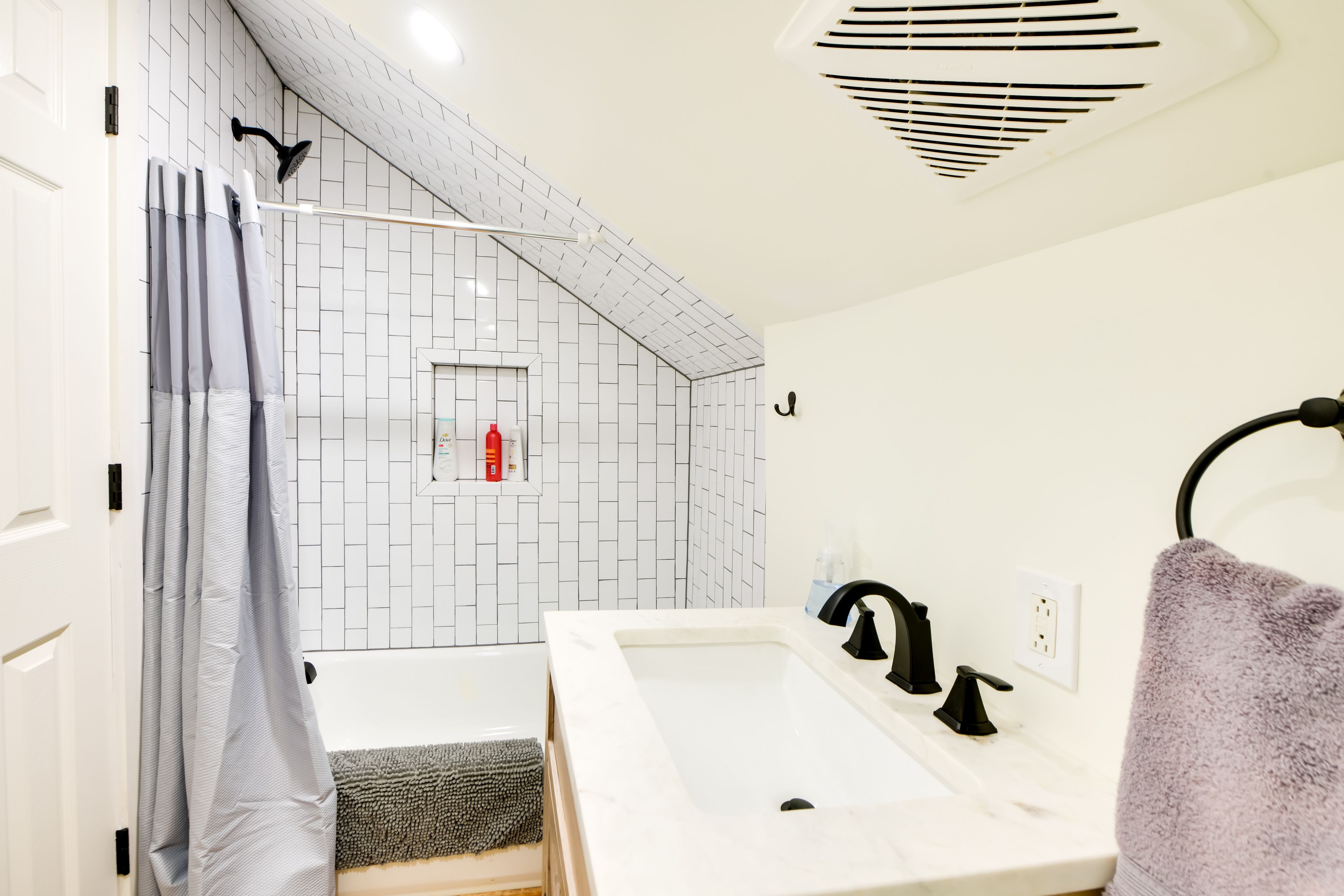 Full Bathroom | 2nd Floor | Hair Dryer