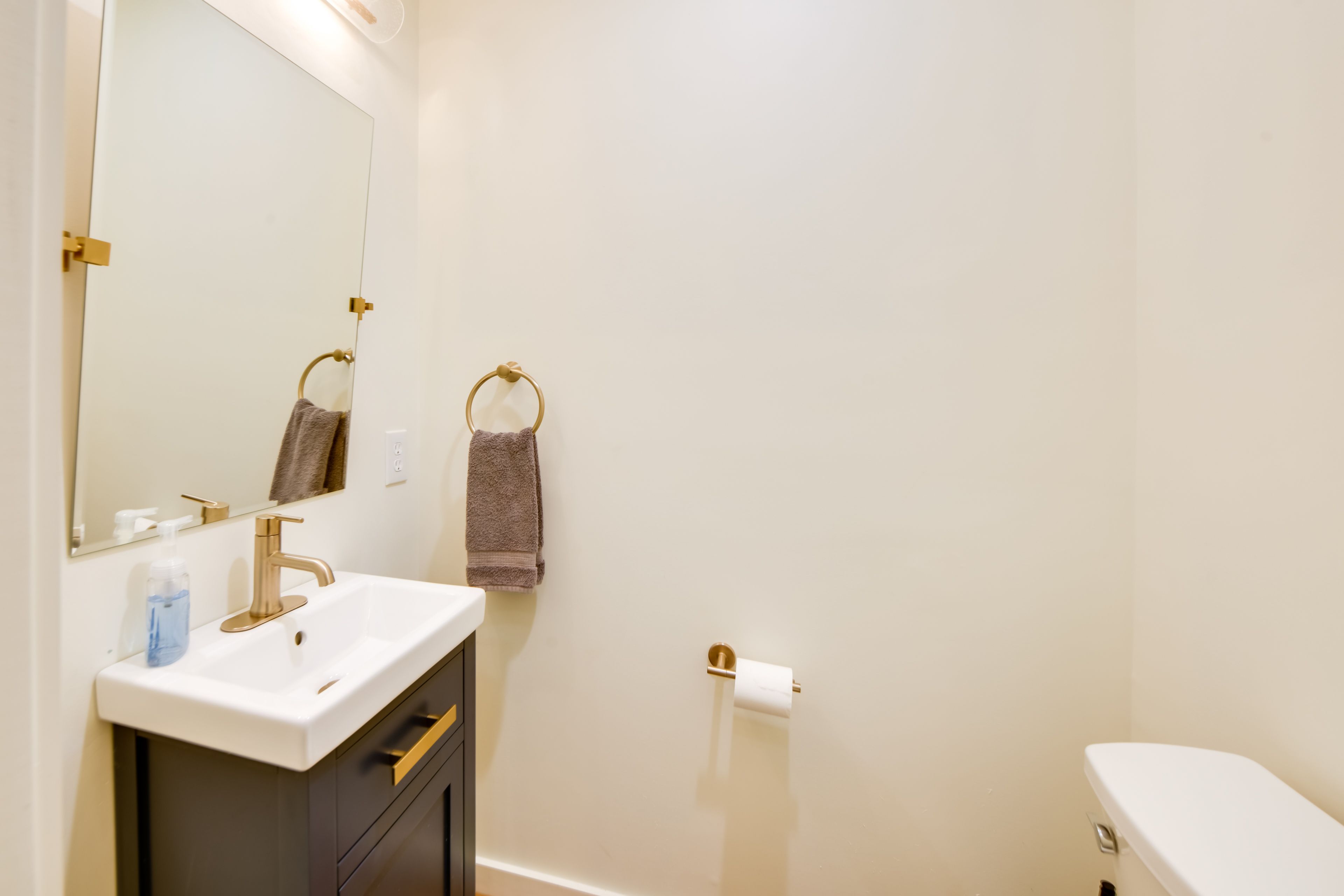 Half Bathroom | 1st FLoor