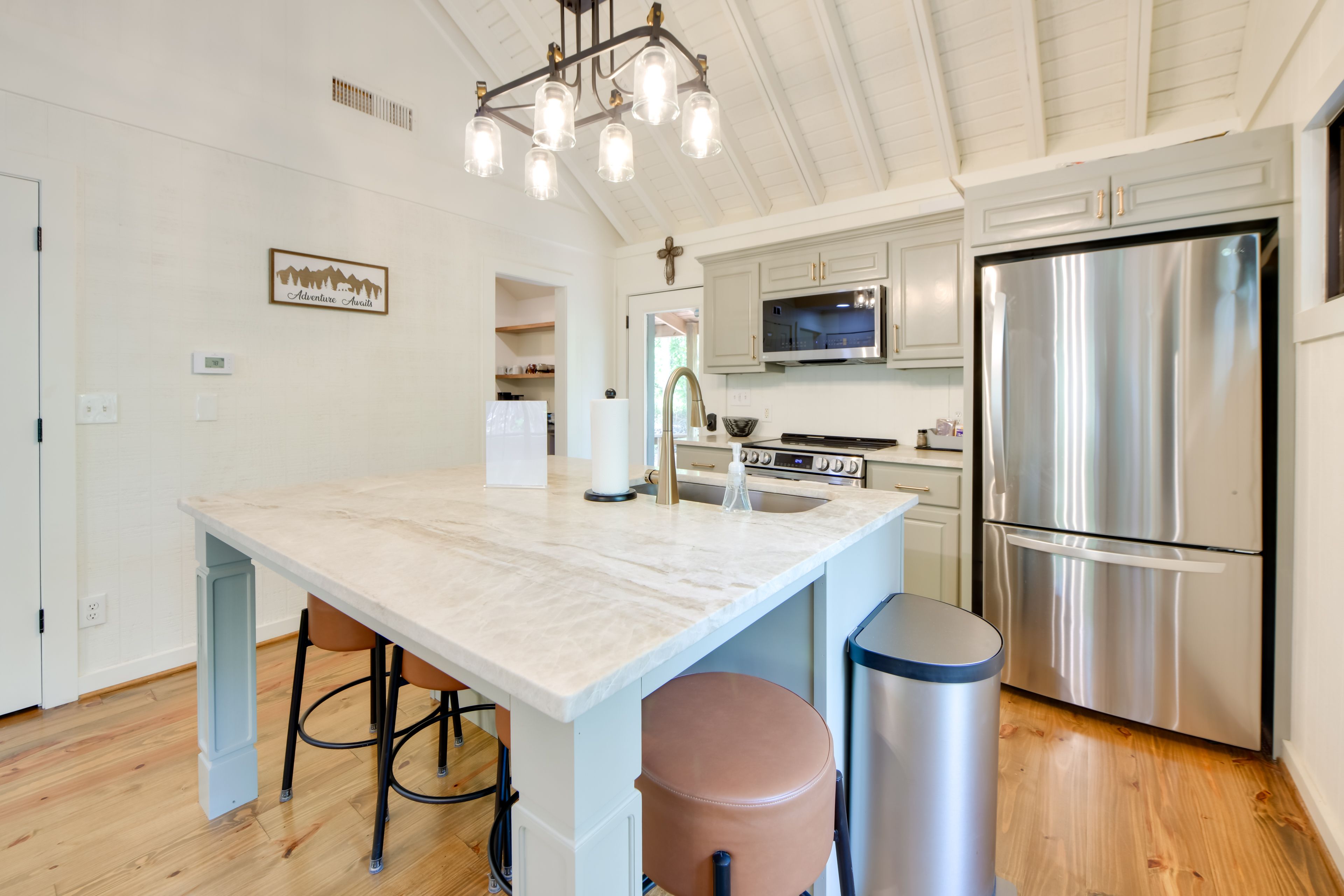 Dining Area | 1st Floor | Dishware/Flatware | Trash Bags/Paper Towels