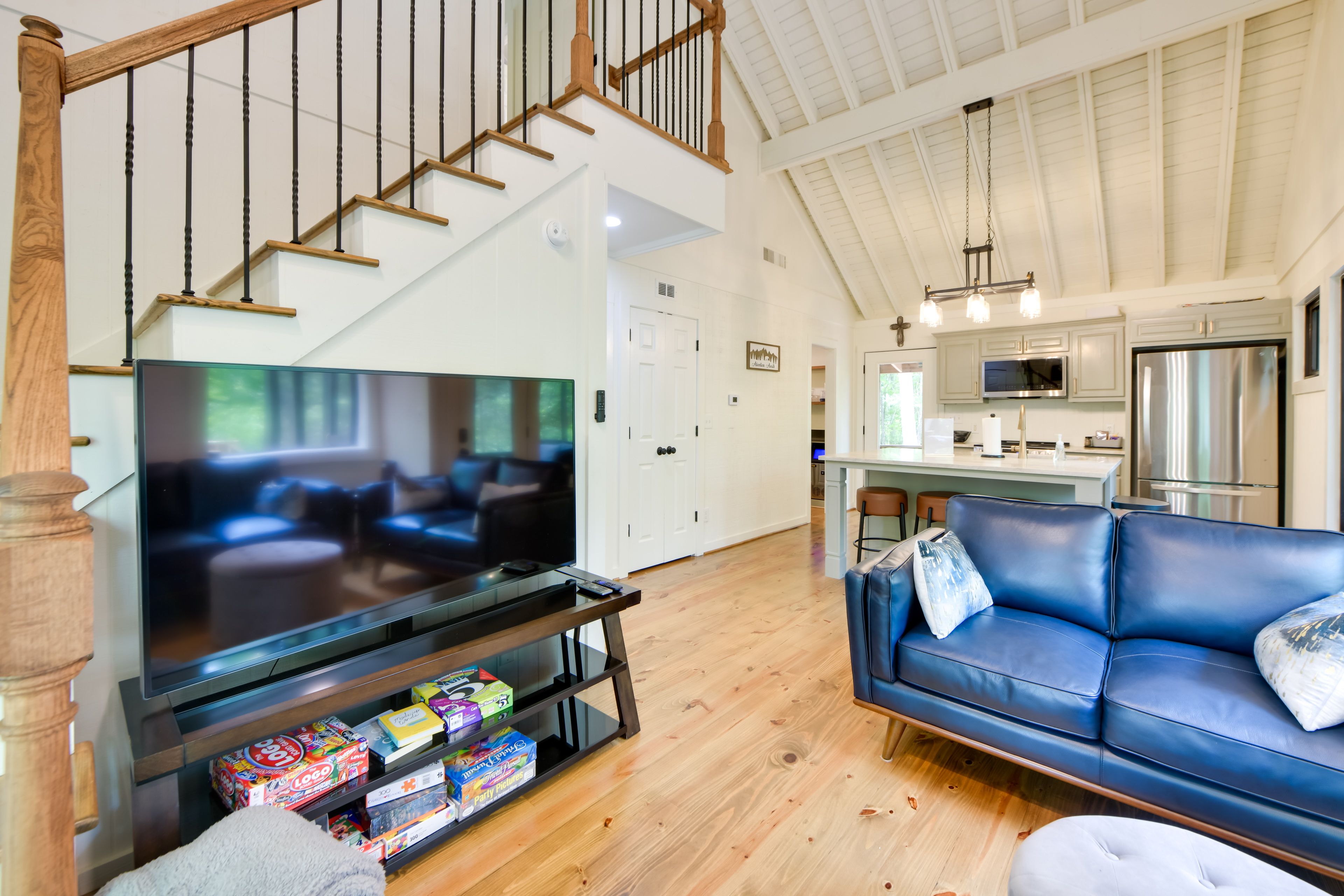 Living Room | 1st Floor | Central Heating & A/C | Free WiFi | Board Games