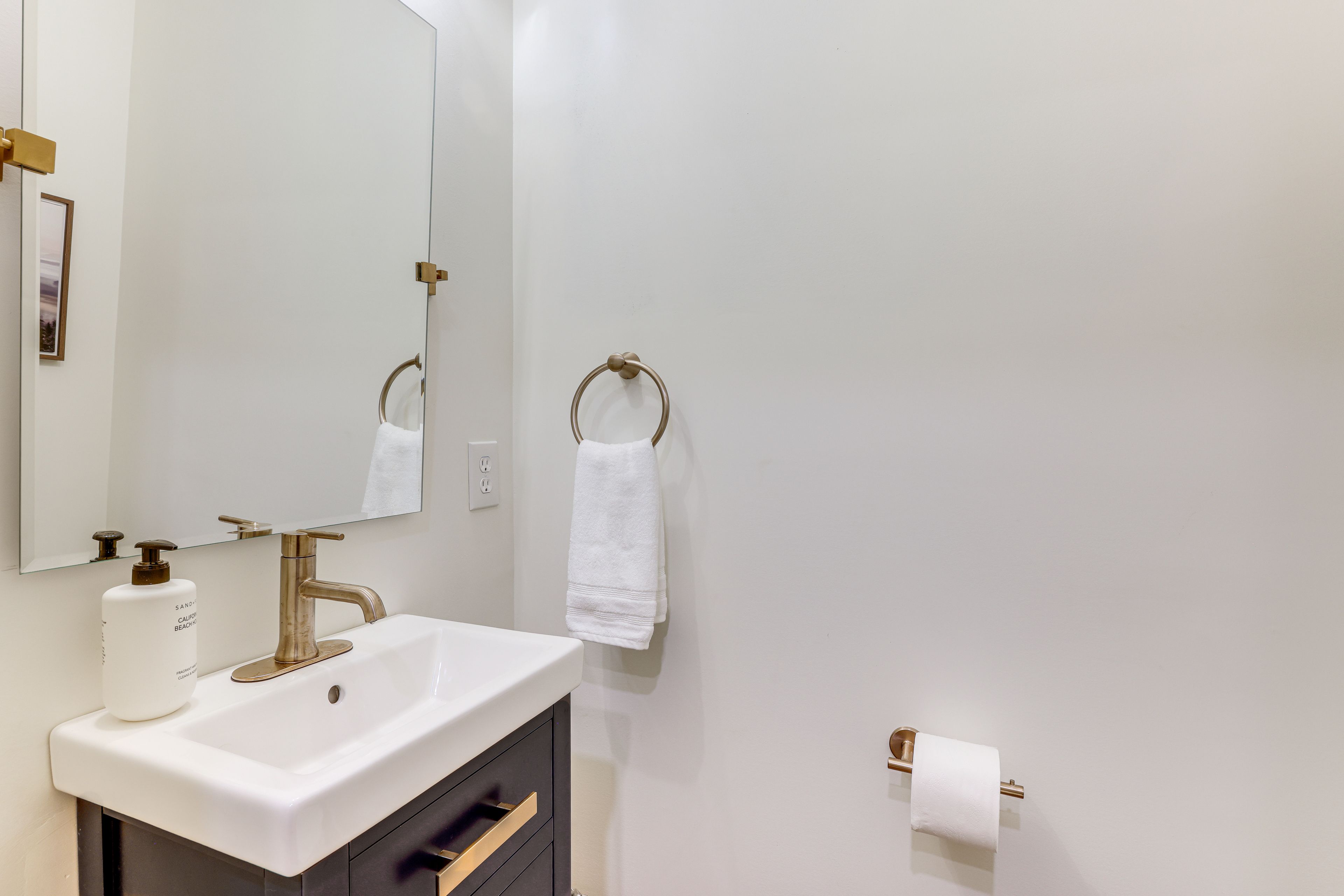 Half Bathroom | 1st FLoor