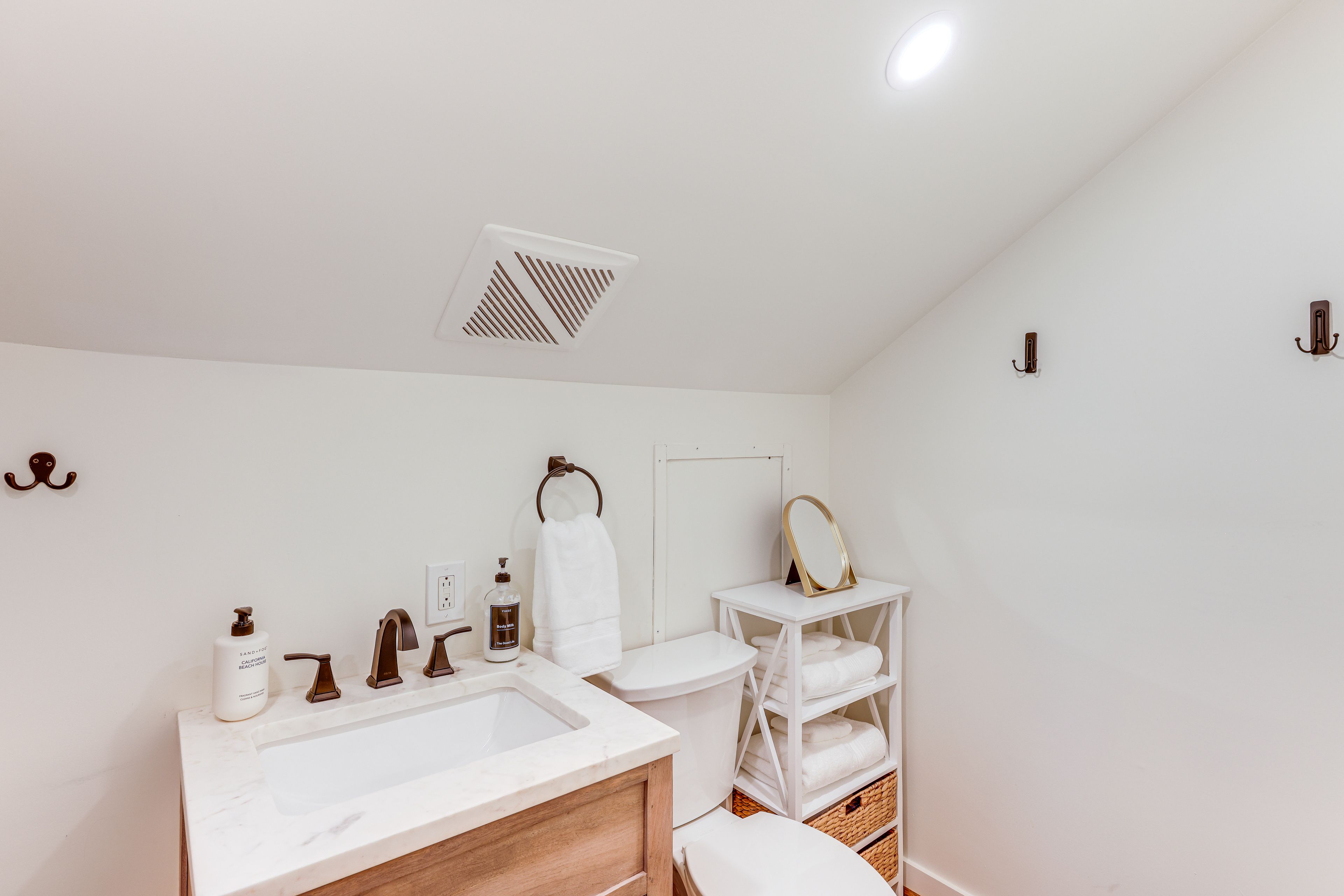 Full Bathroom | 2nd Floor | Hair Dryer