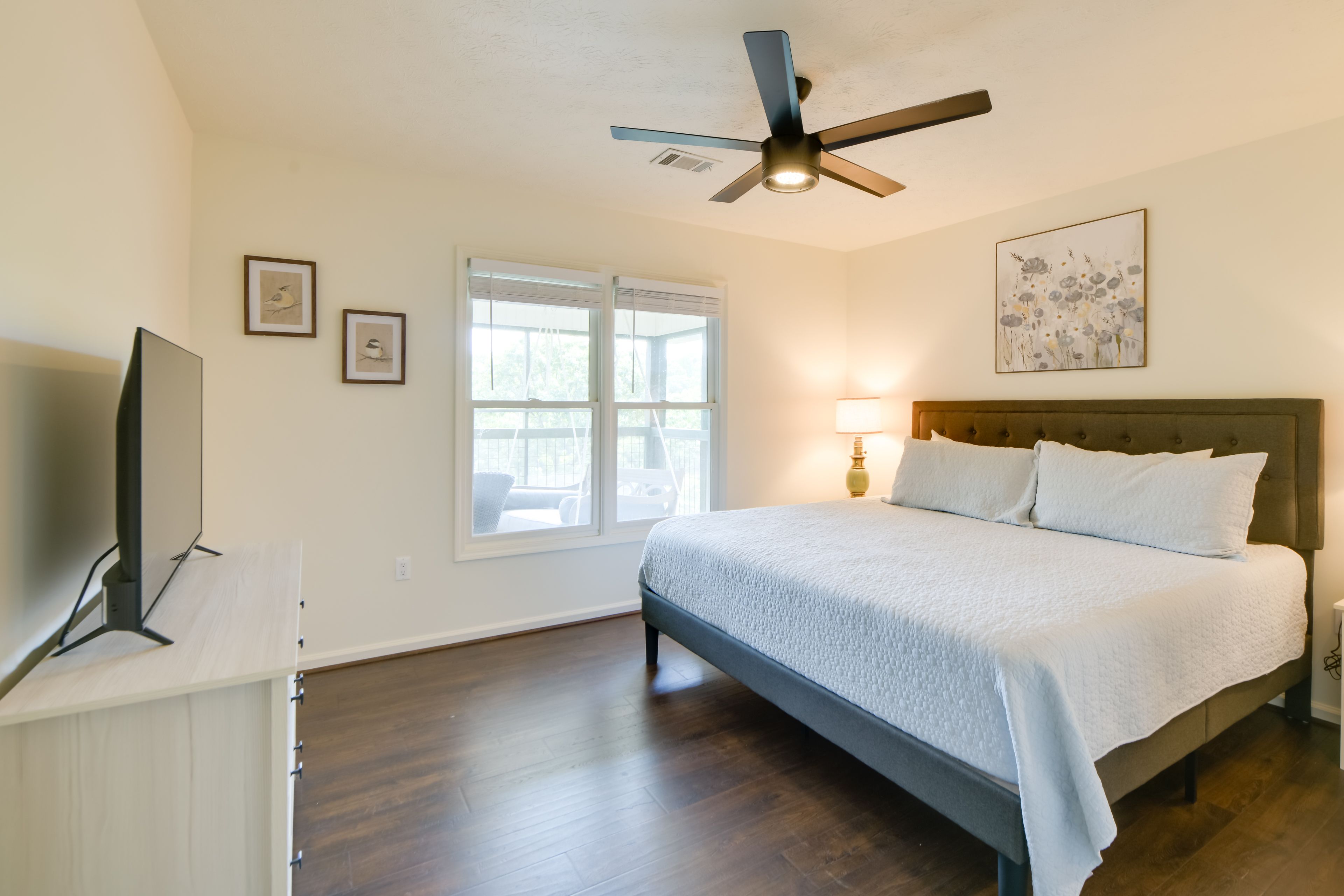 Bedroom 1 | King Bed | 1st Floor | Linens Provided | En-Suite Bathroom