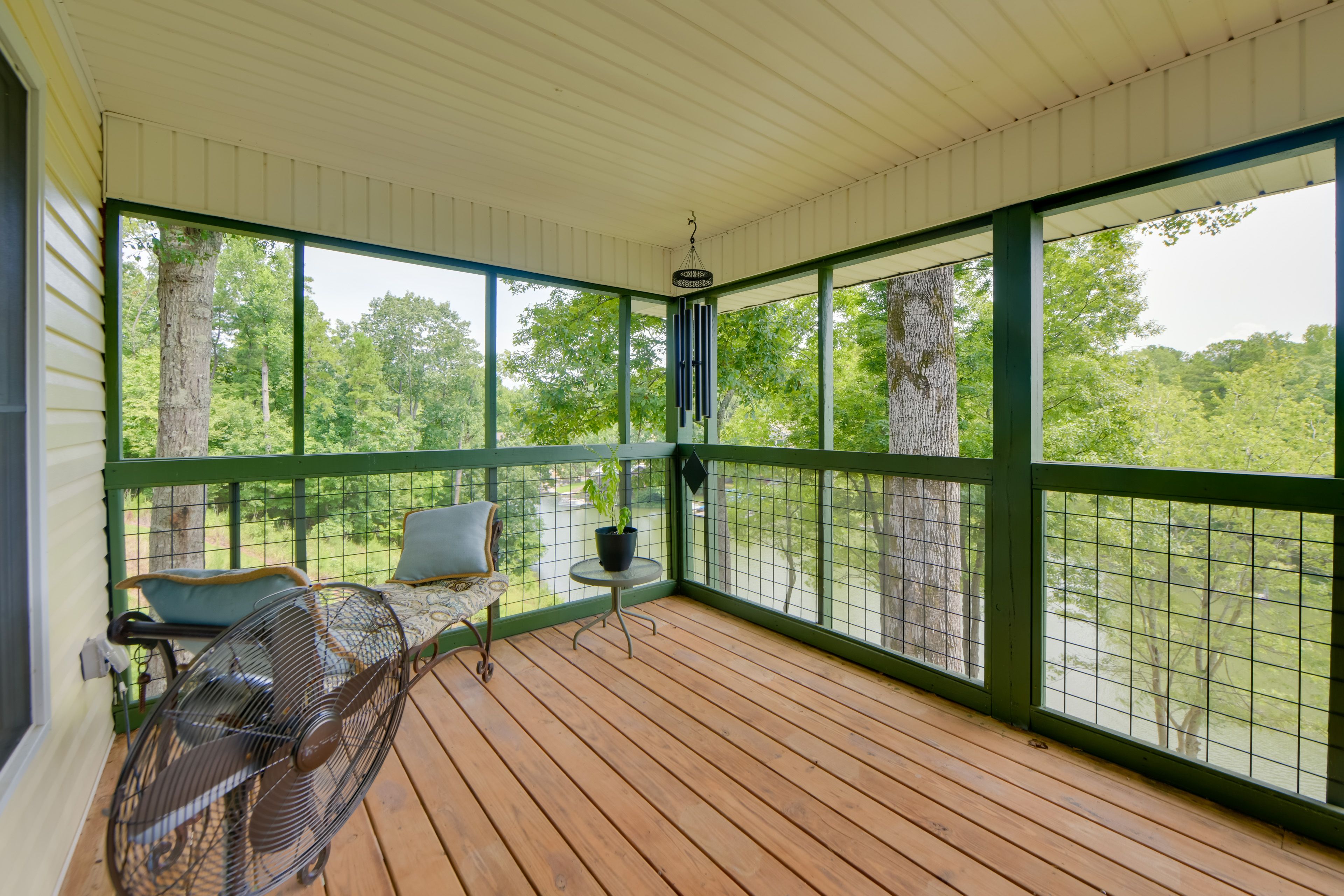 Screened Porch | Lake & Forest Views