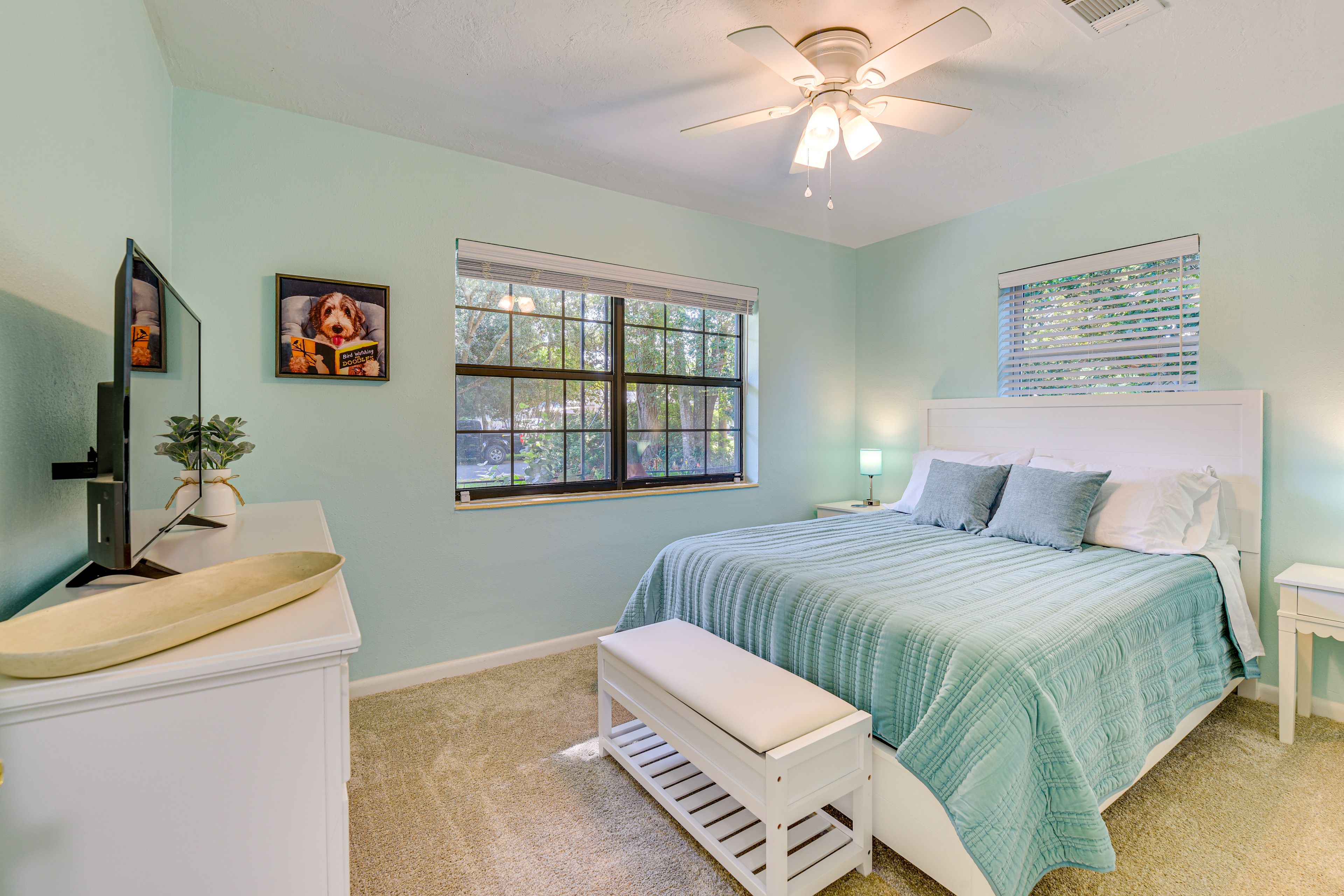 Bedroom 2 | Queen Bed | Hangers