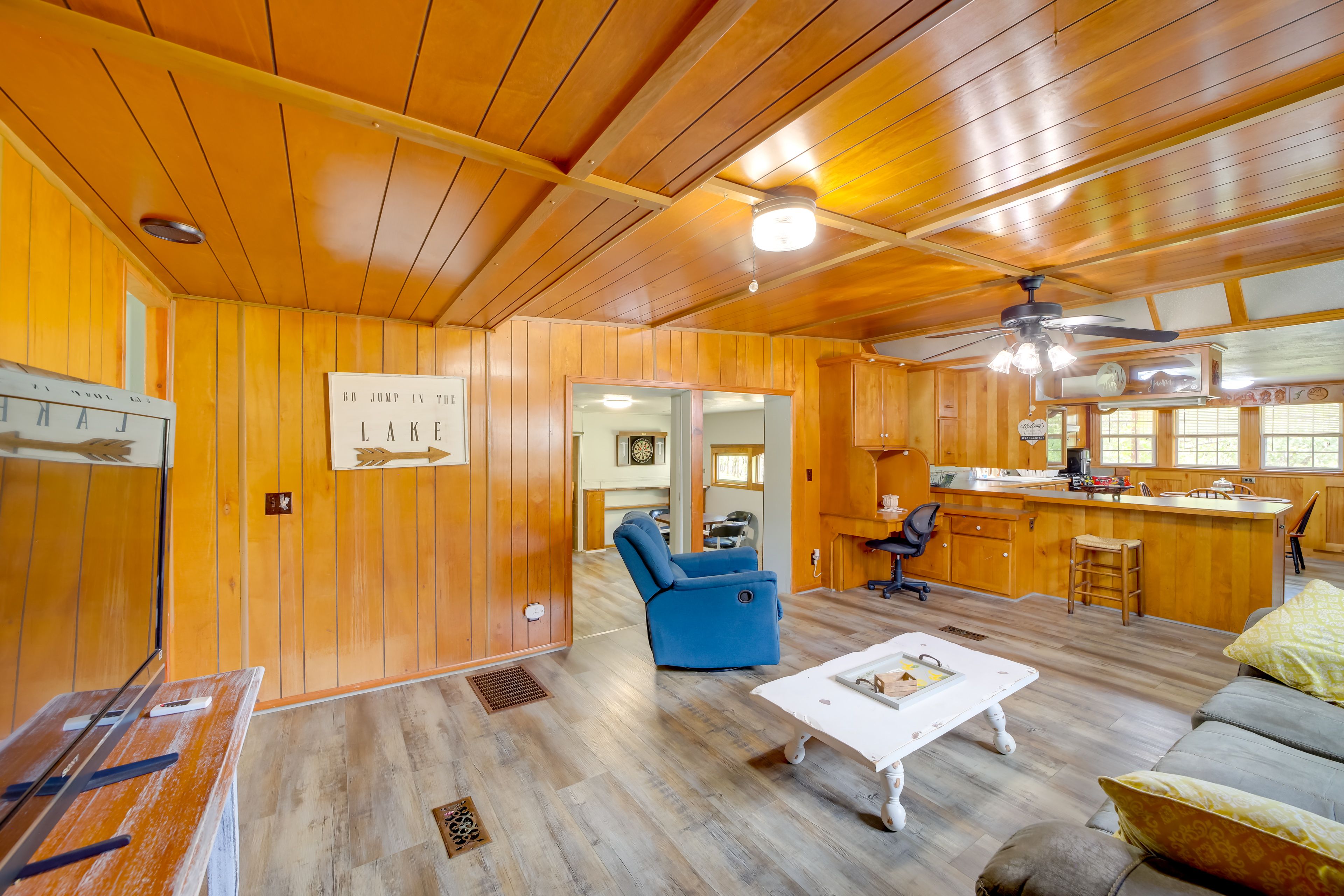 Living Room | Free WiFi | Smart TVs | Central A/C & Heating