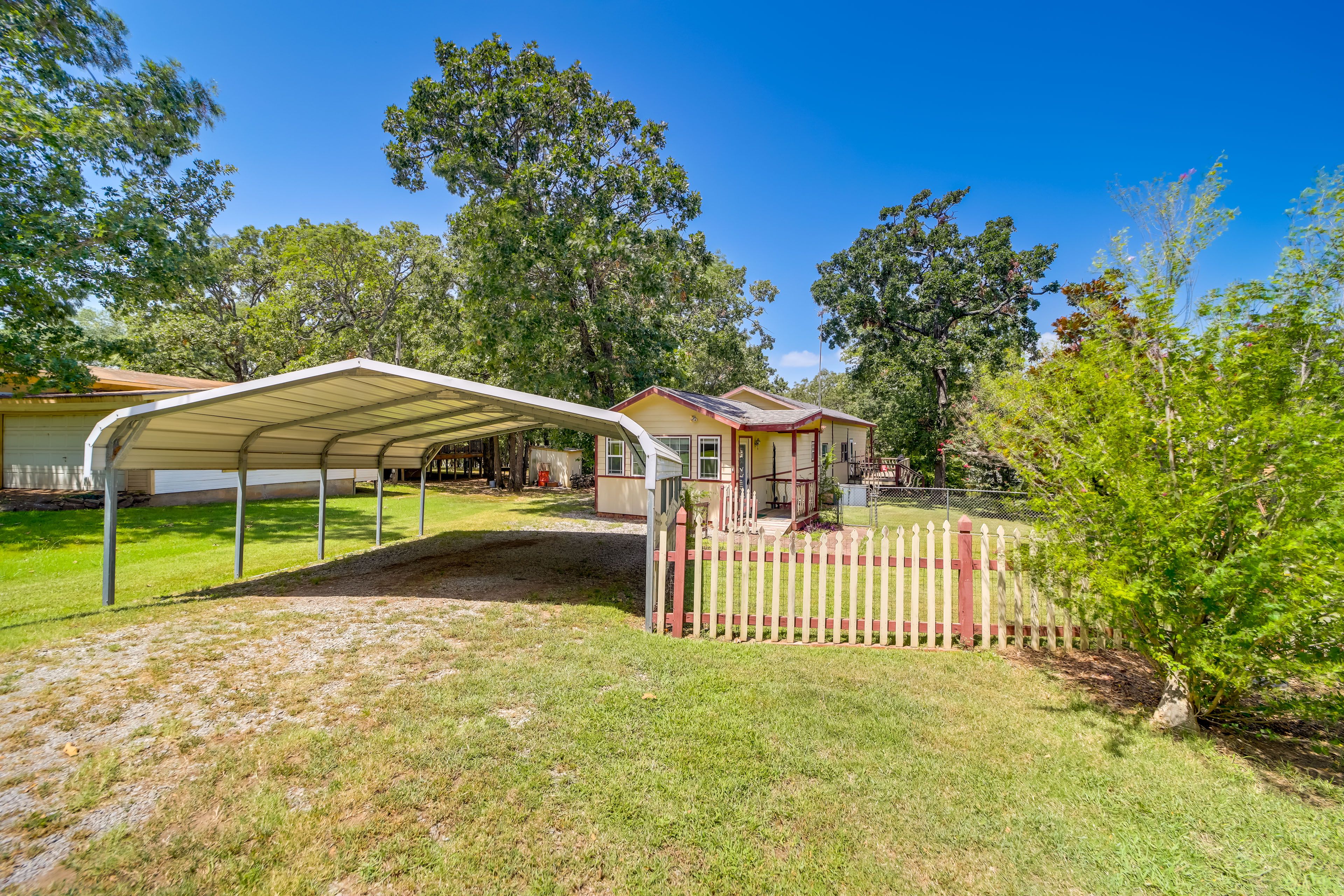 Parking | Carport (1 Vehicle) | Driveway (4 Vehicles) | Trailer Parking Allowed