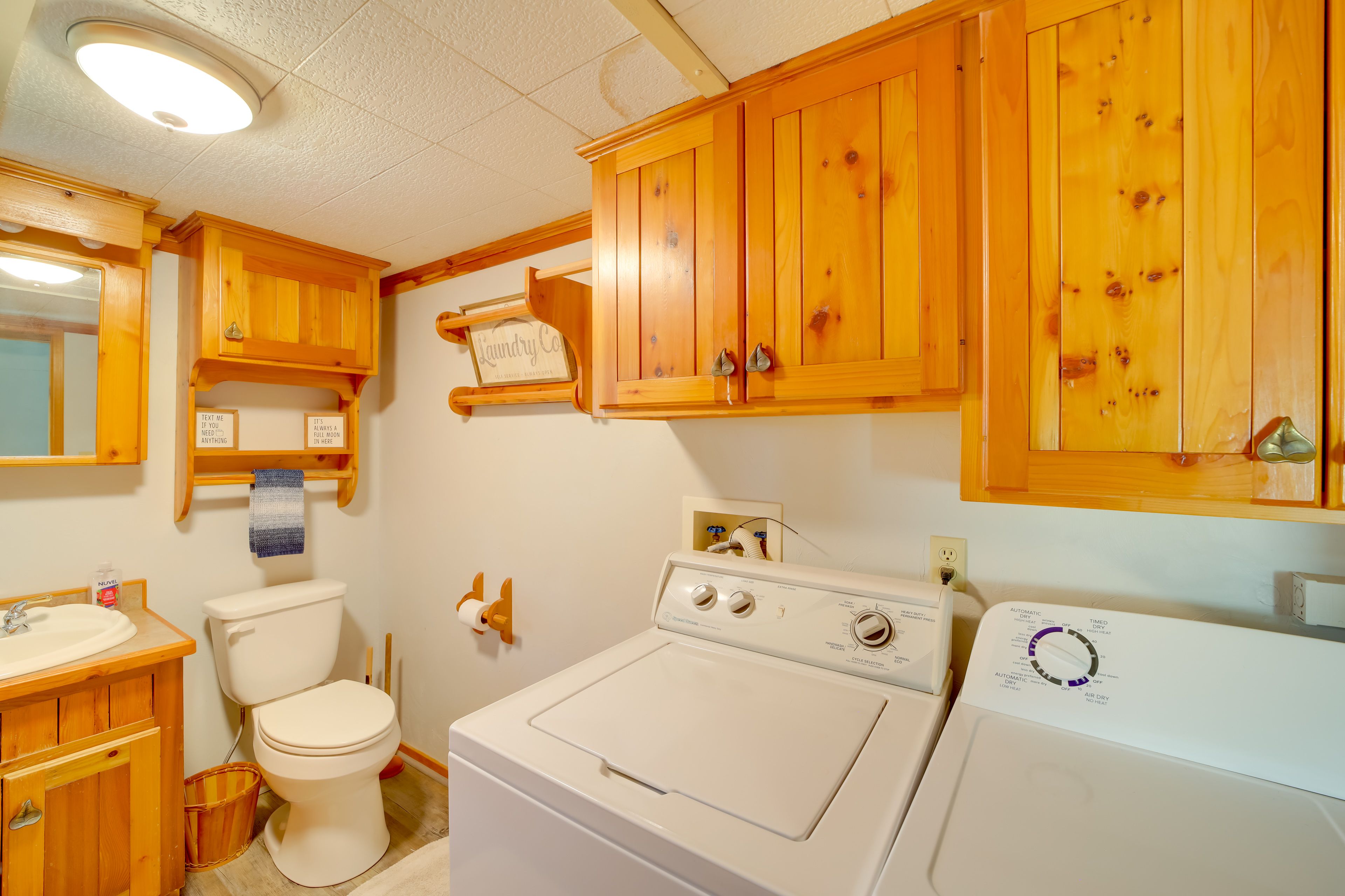 Full Bathroom | Complimentary Toiletries | Washer & Dryer