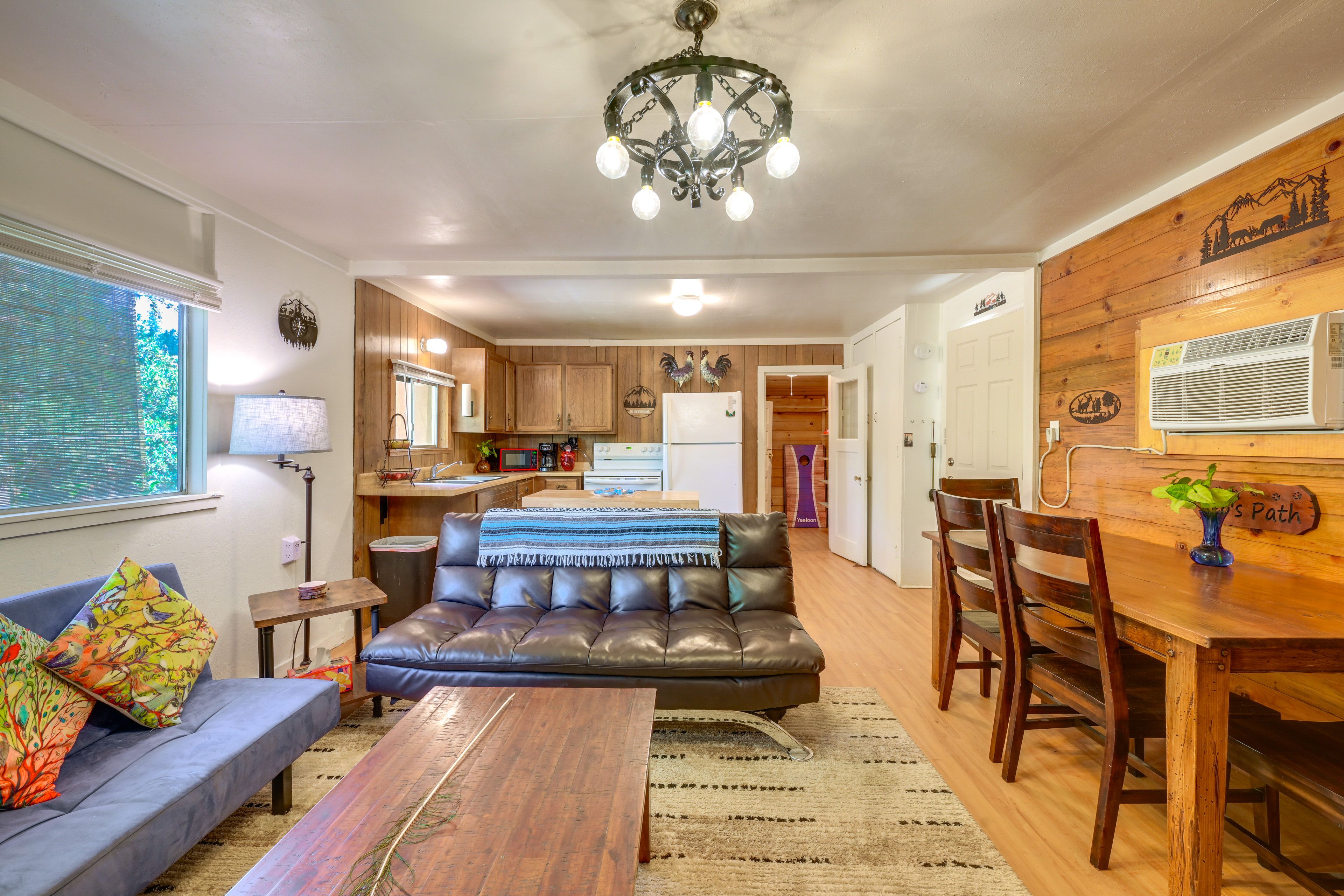 Living Room | Dining Table