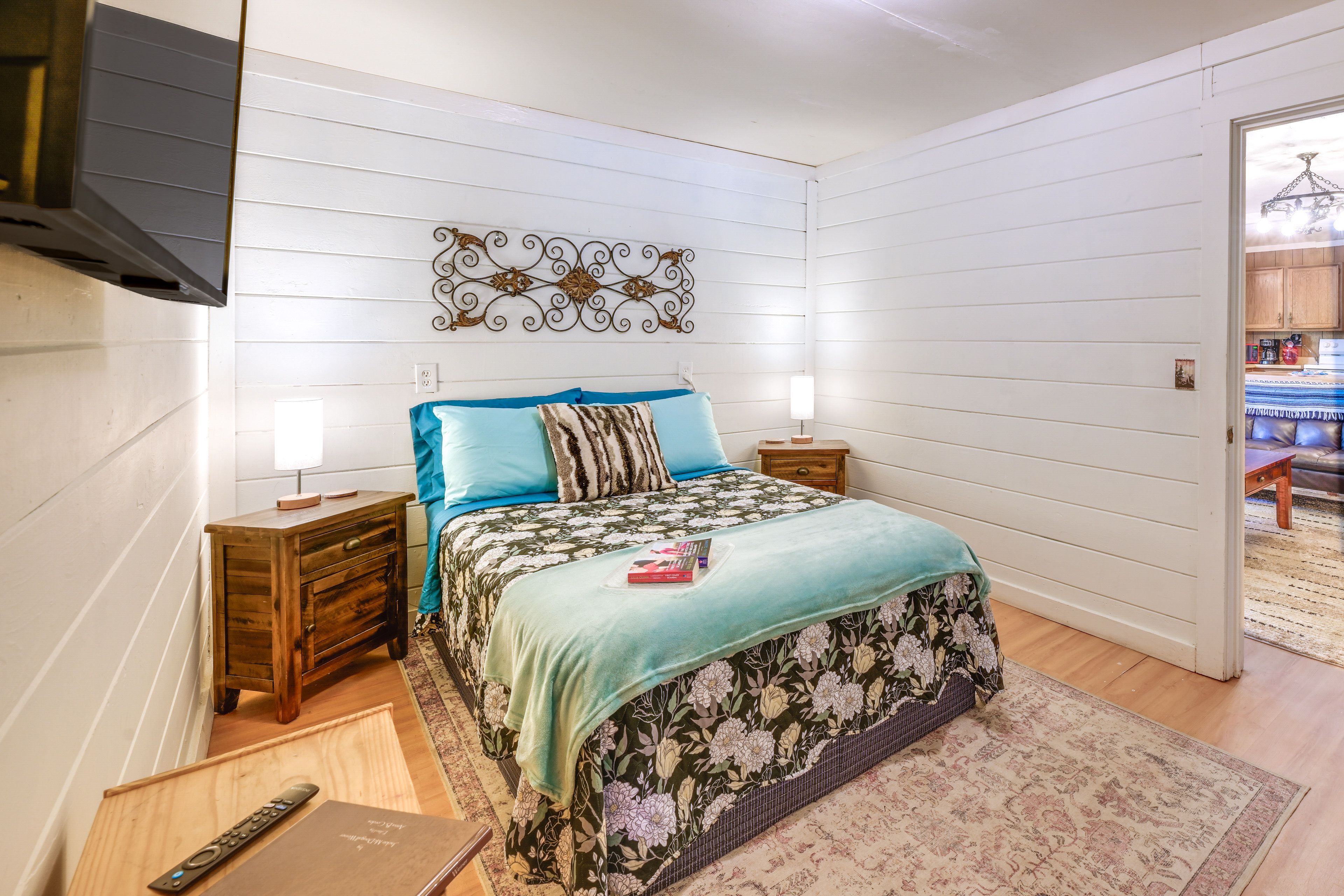 Bedroom 1 | Full Bed | Smart TV