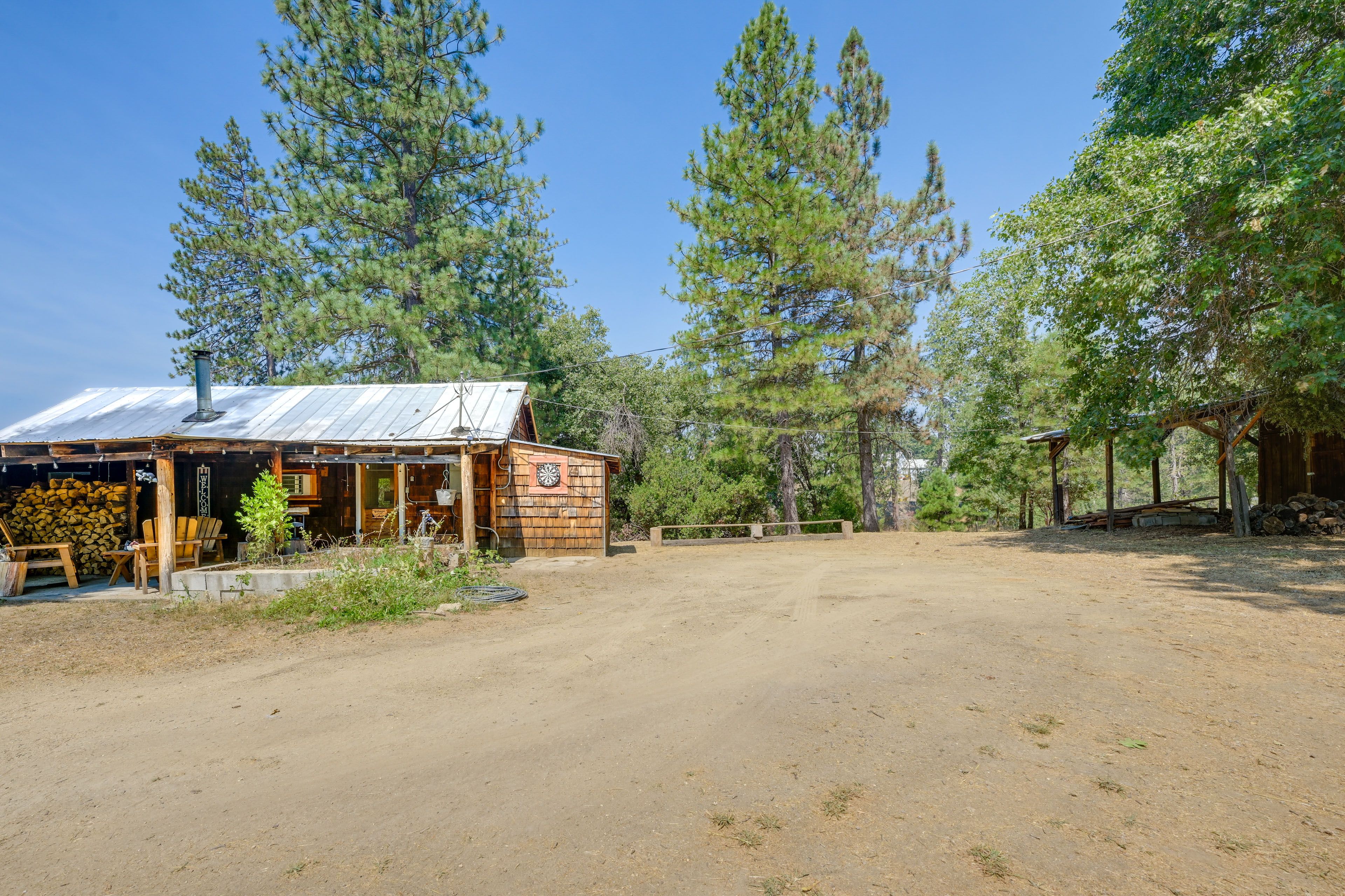 Parking | Driveway (8 Vehicles) | RV/Trailer Parking