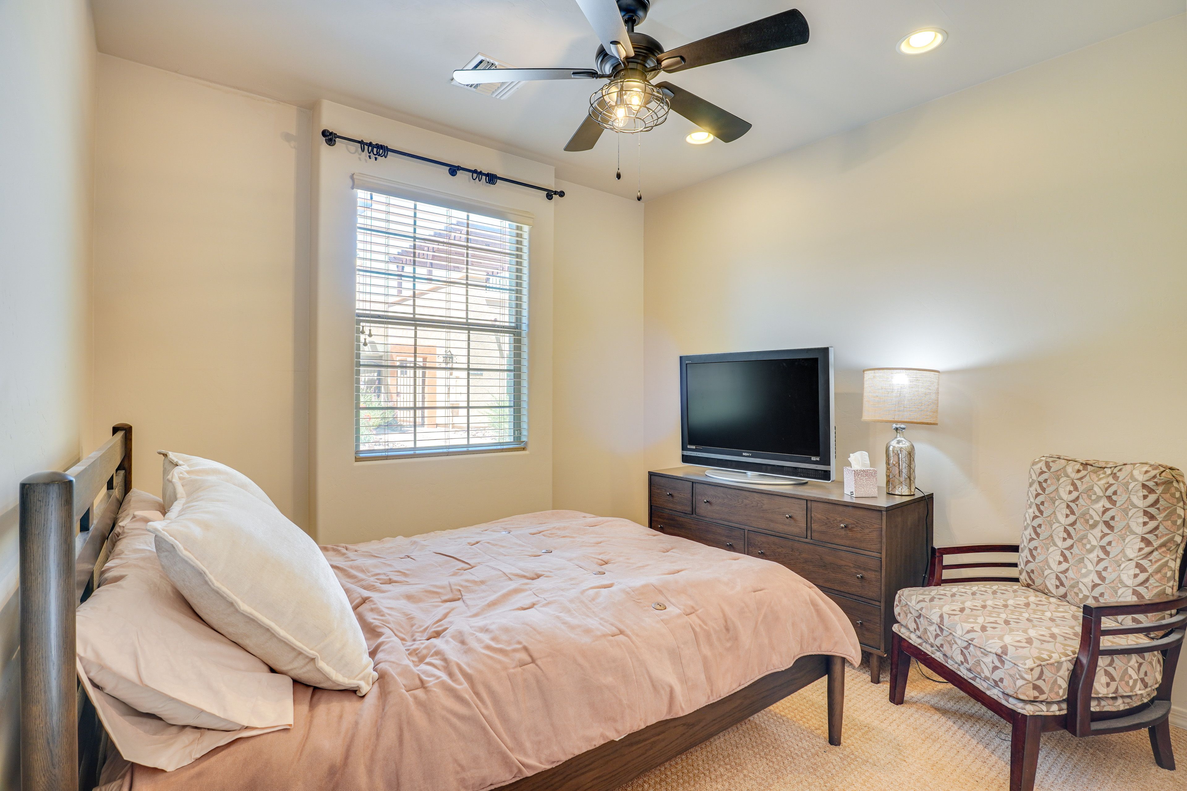 Bedroom 2 | Queen Bed