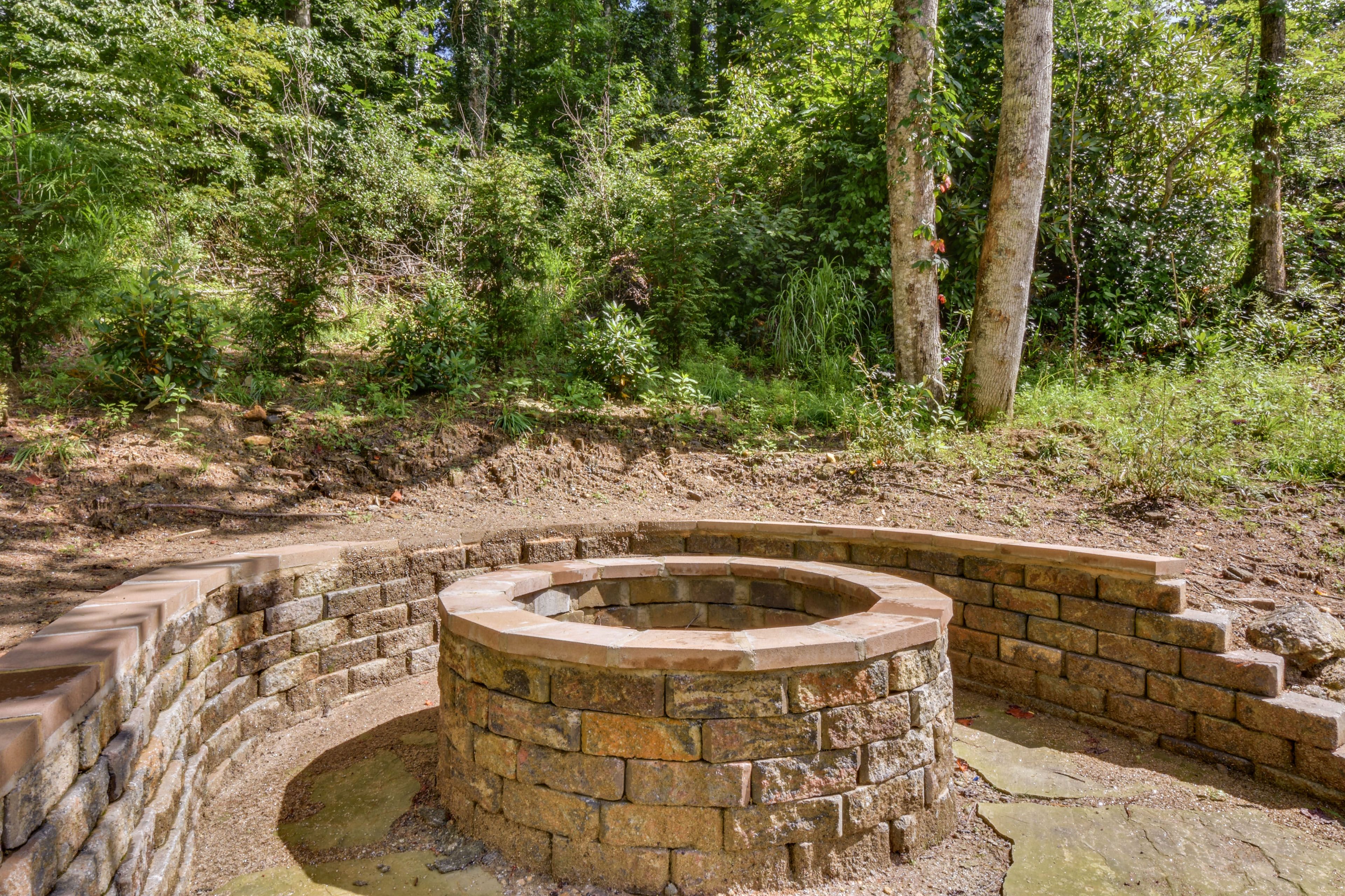 Yard | Fire Pit | Charcoal Grill