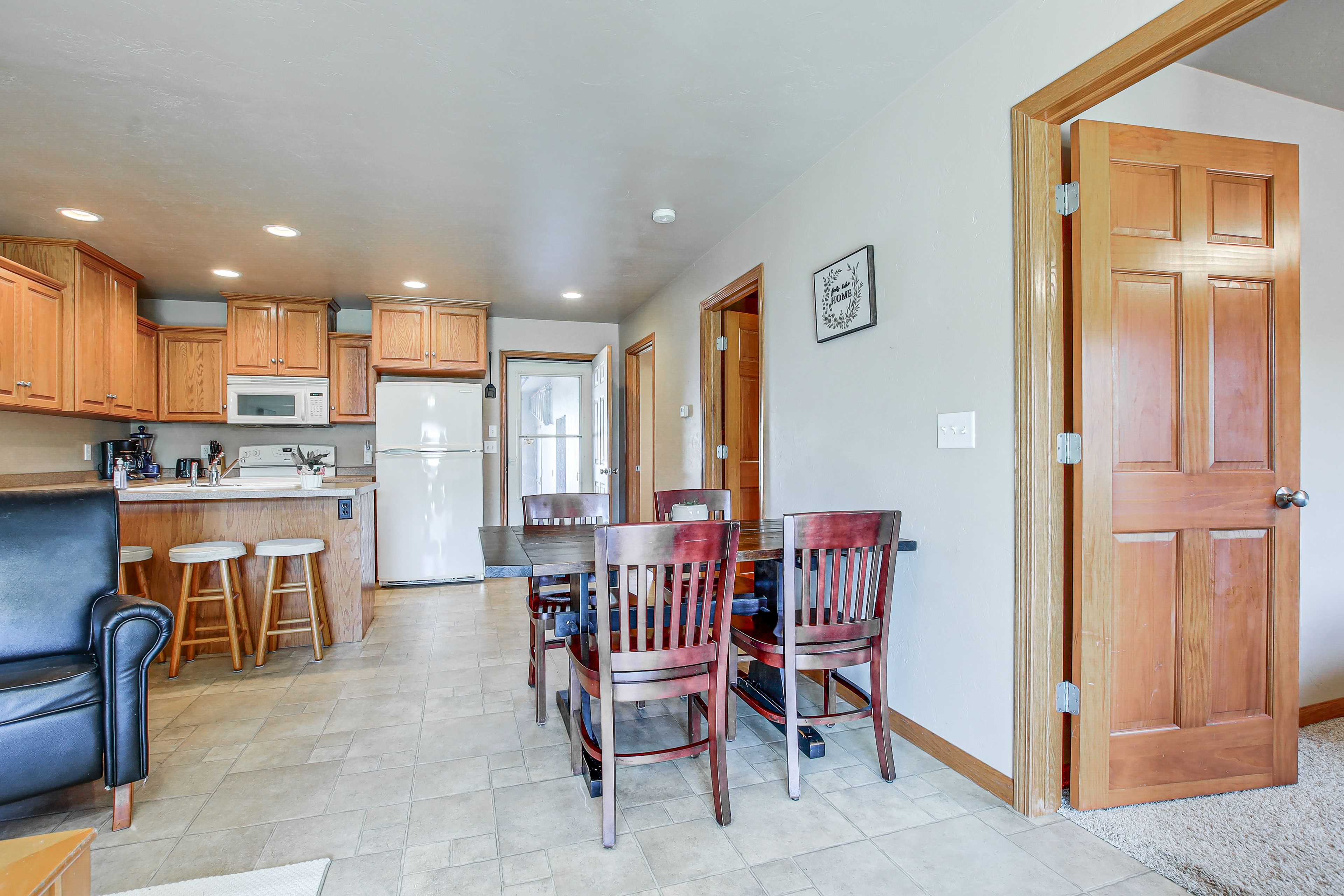 Dining Area | Dishware/Flatware | Trash Bags/Paper Towels