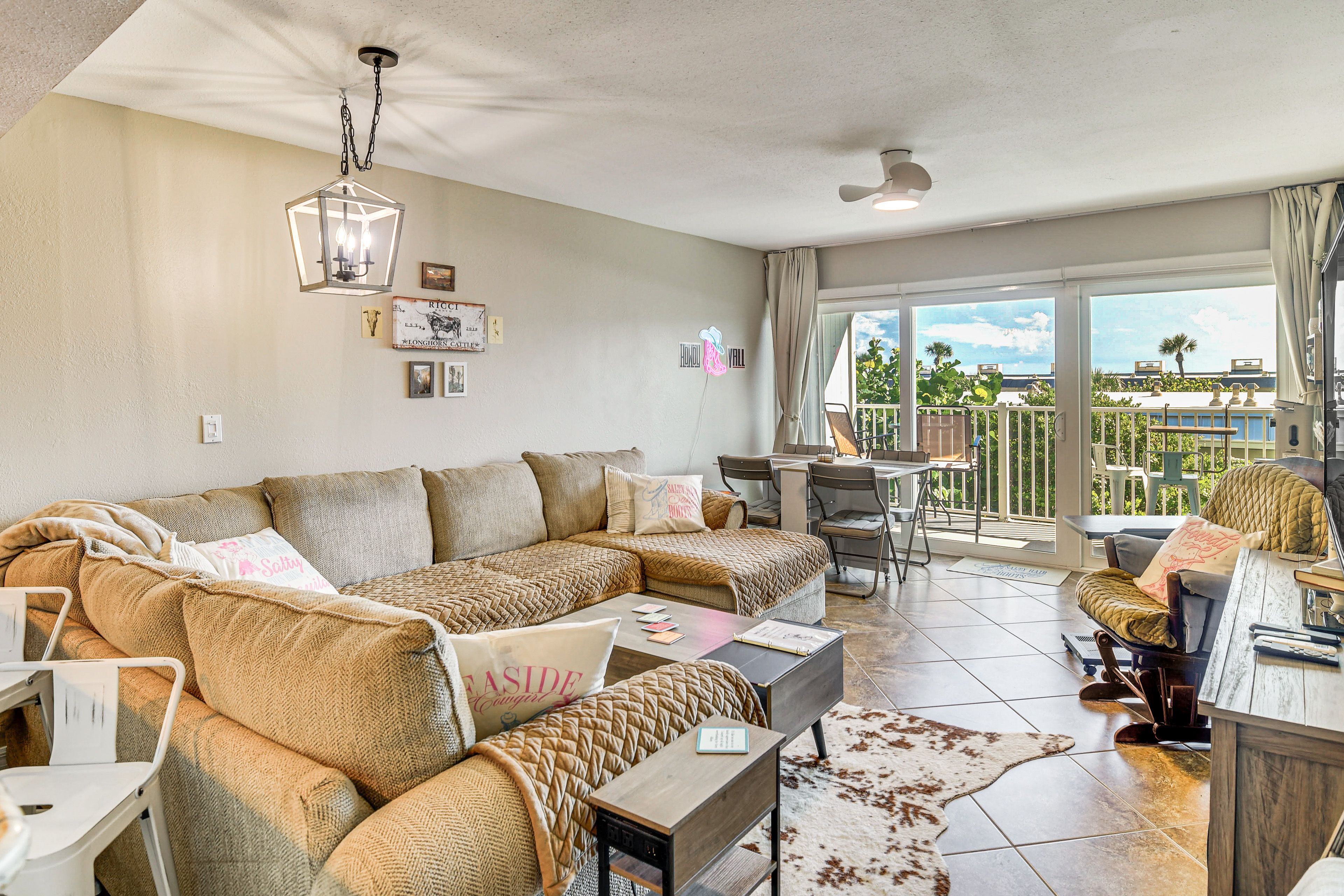 Living Room | 1st Floor | Smart TV