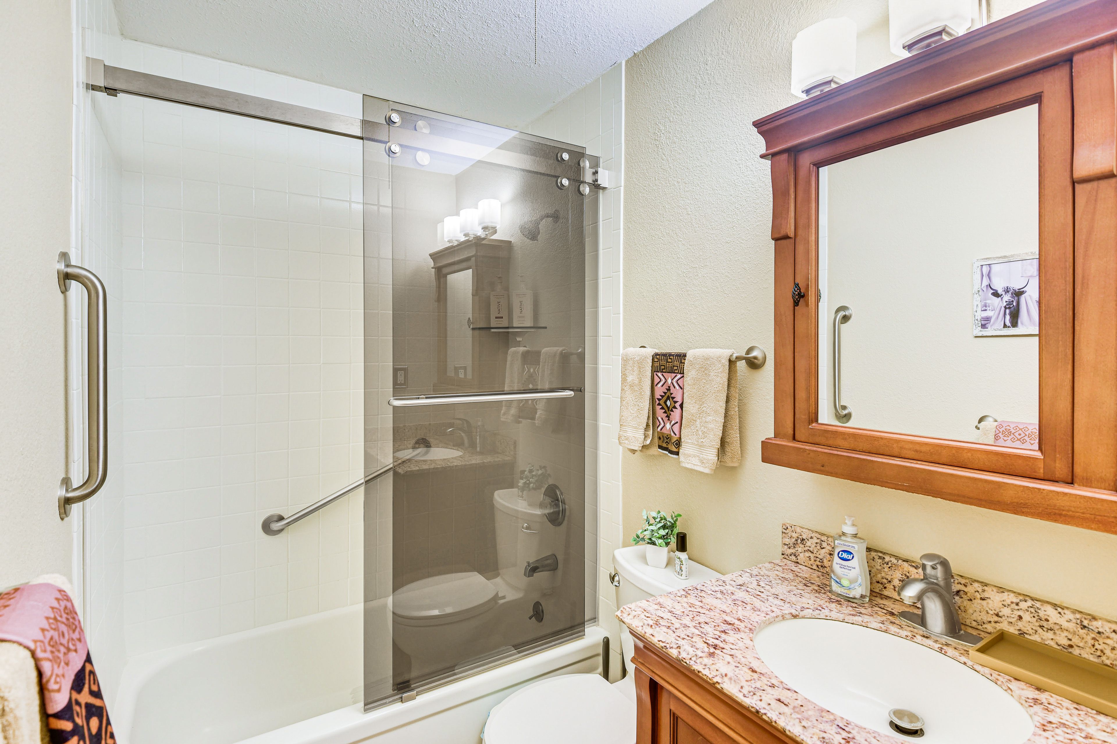 Full Bathroom | 2nd Floor
