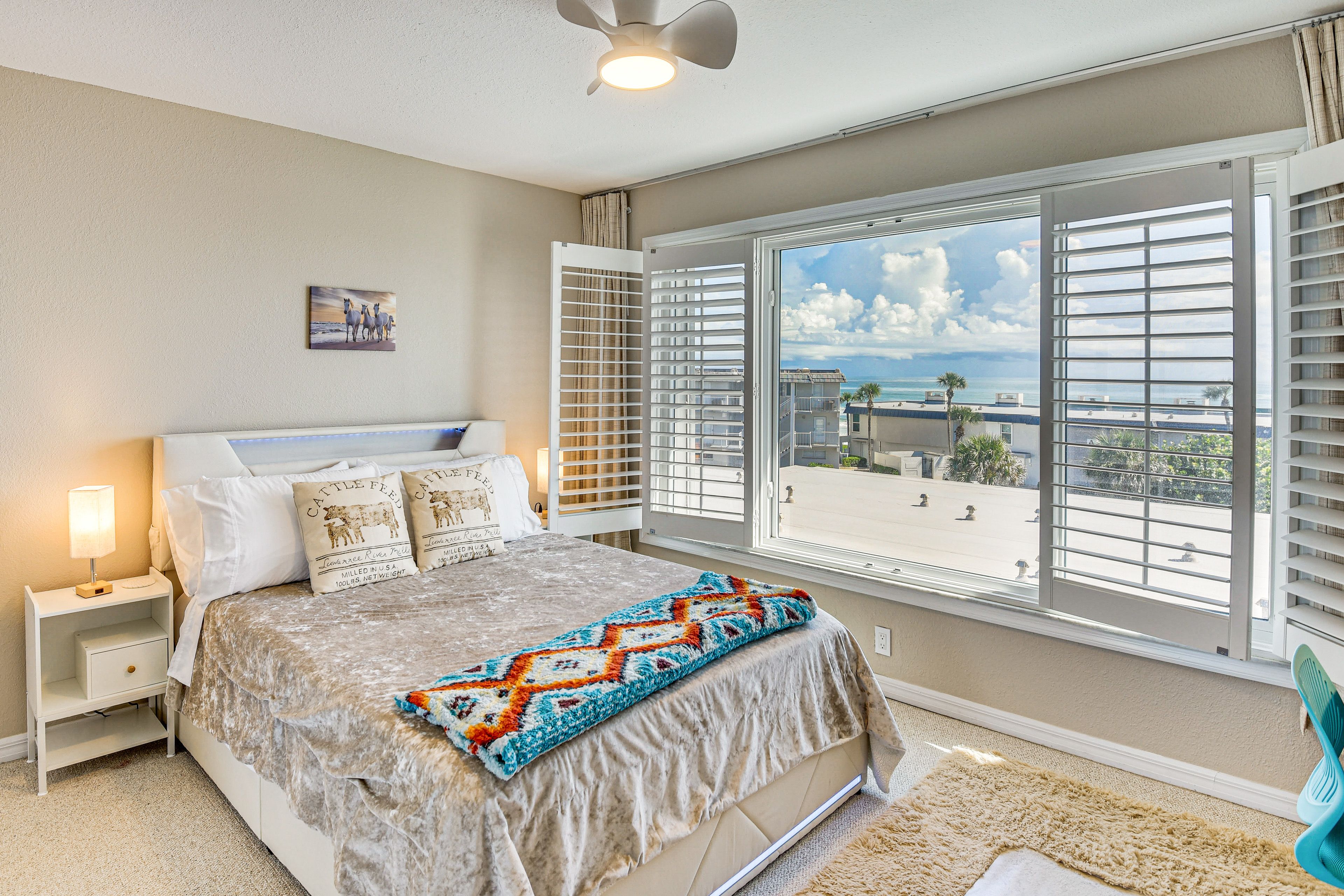 Bedroom 1 | 2nd Floor | Queen Bed | Smart TV