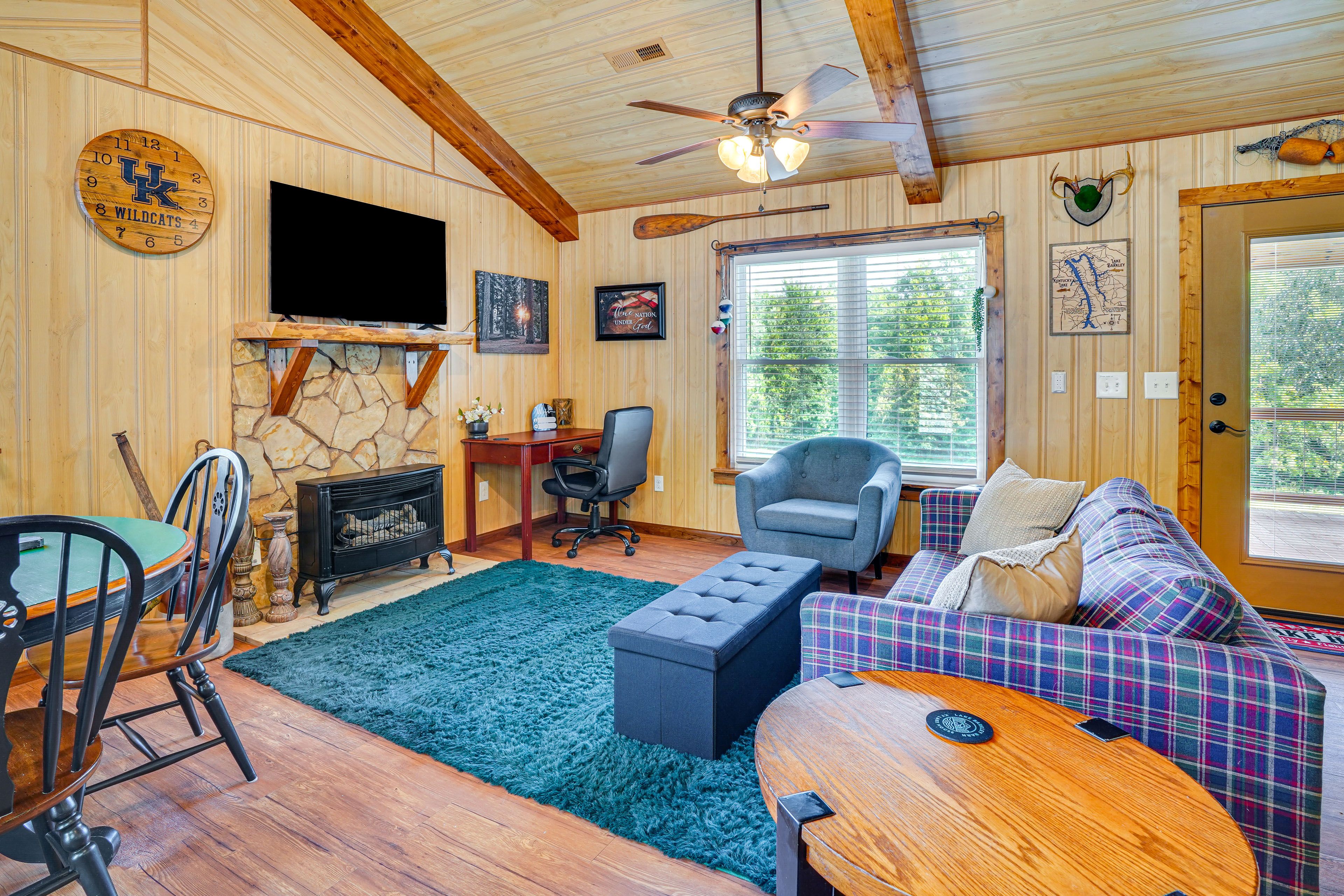 Kuttawa Vacation Rental | 1BR | 2BA | 808 Sq Ft | 1 Step Required