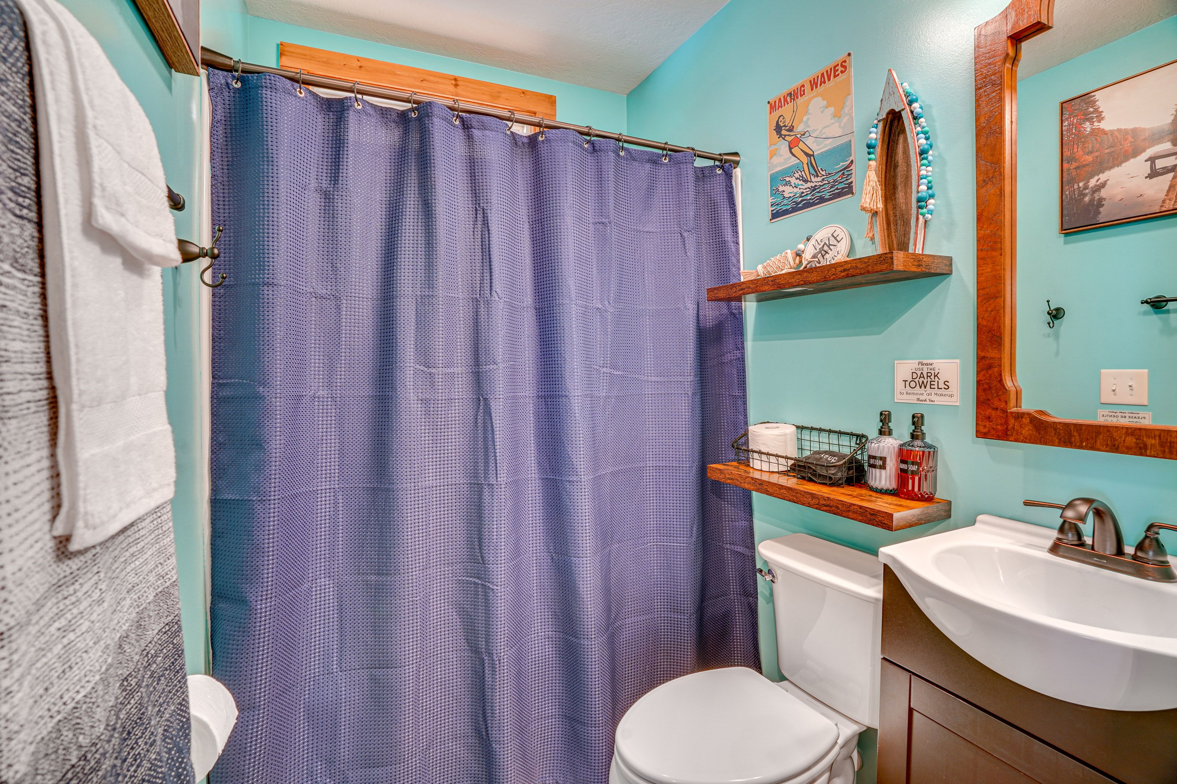 Full Bathroom | Towels Provided