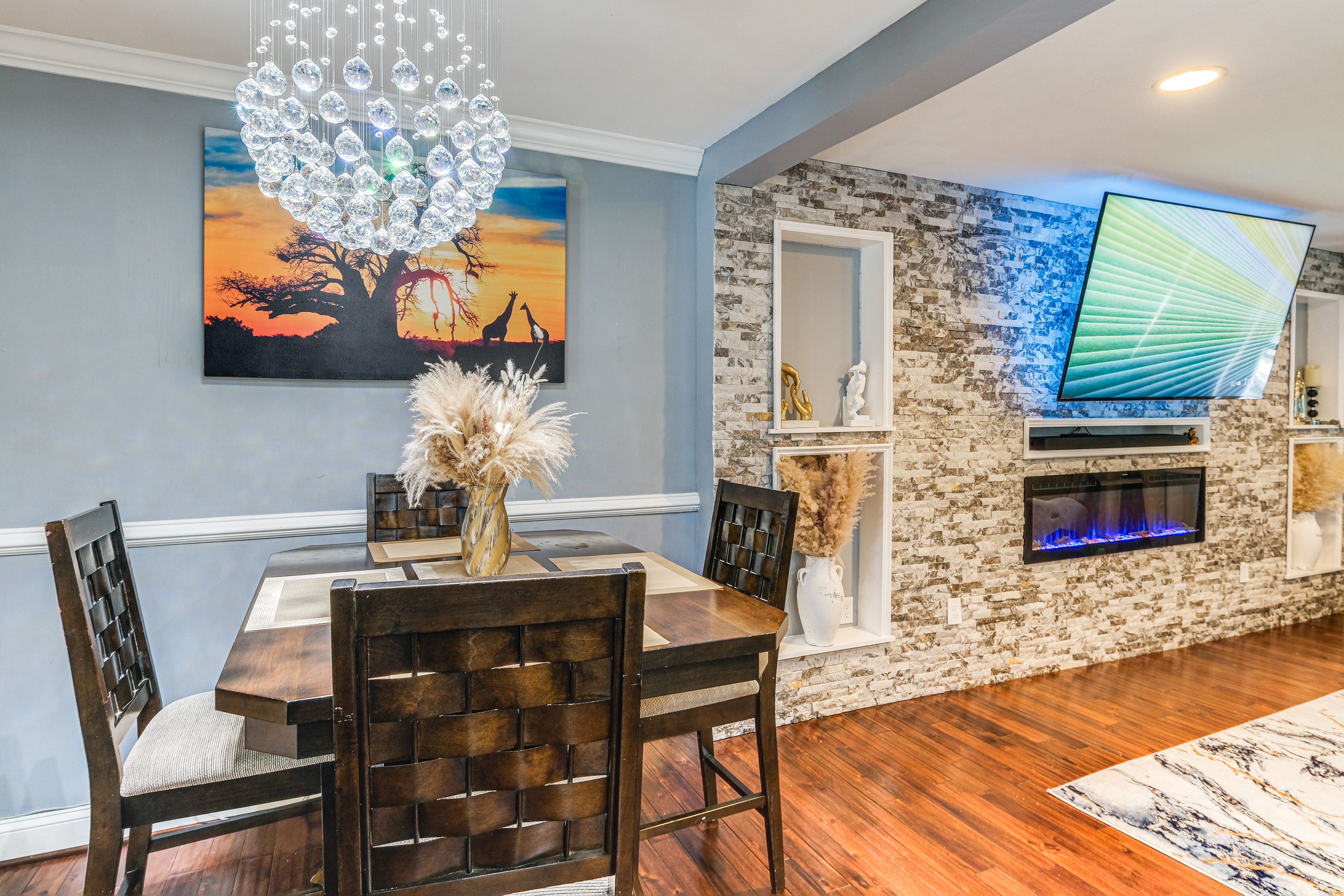 Dining Area | Dishware/Flatware Provided