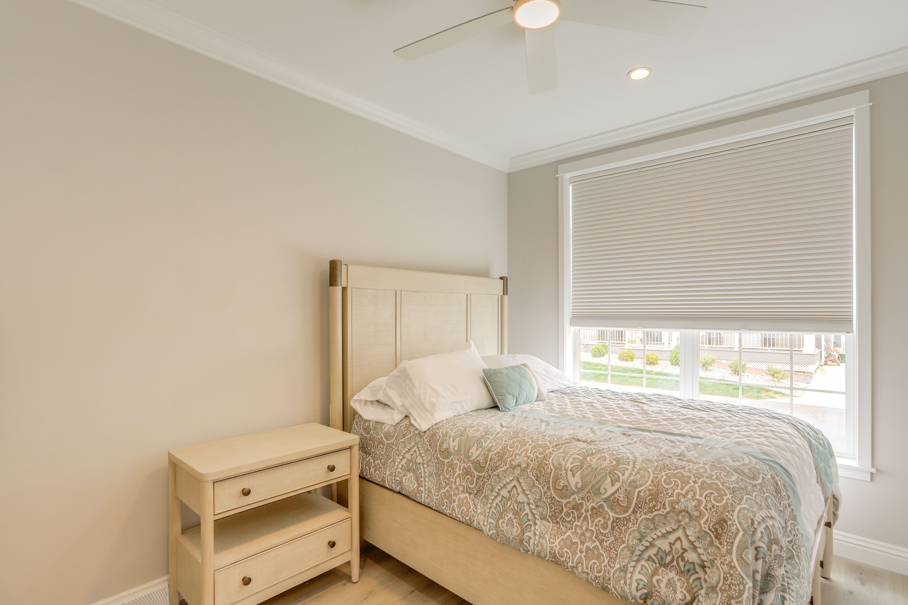 Bedroom 2 | Queen Bed