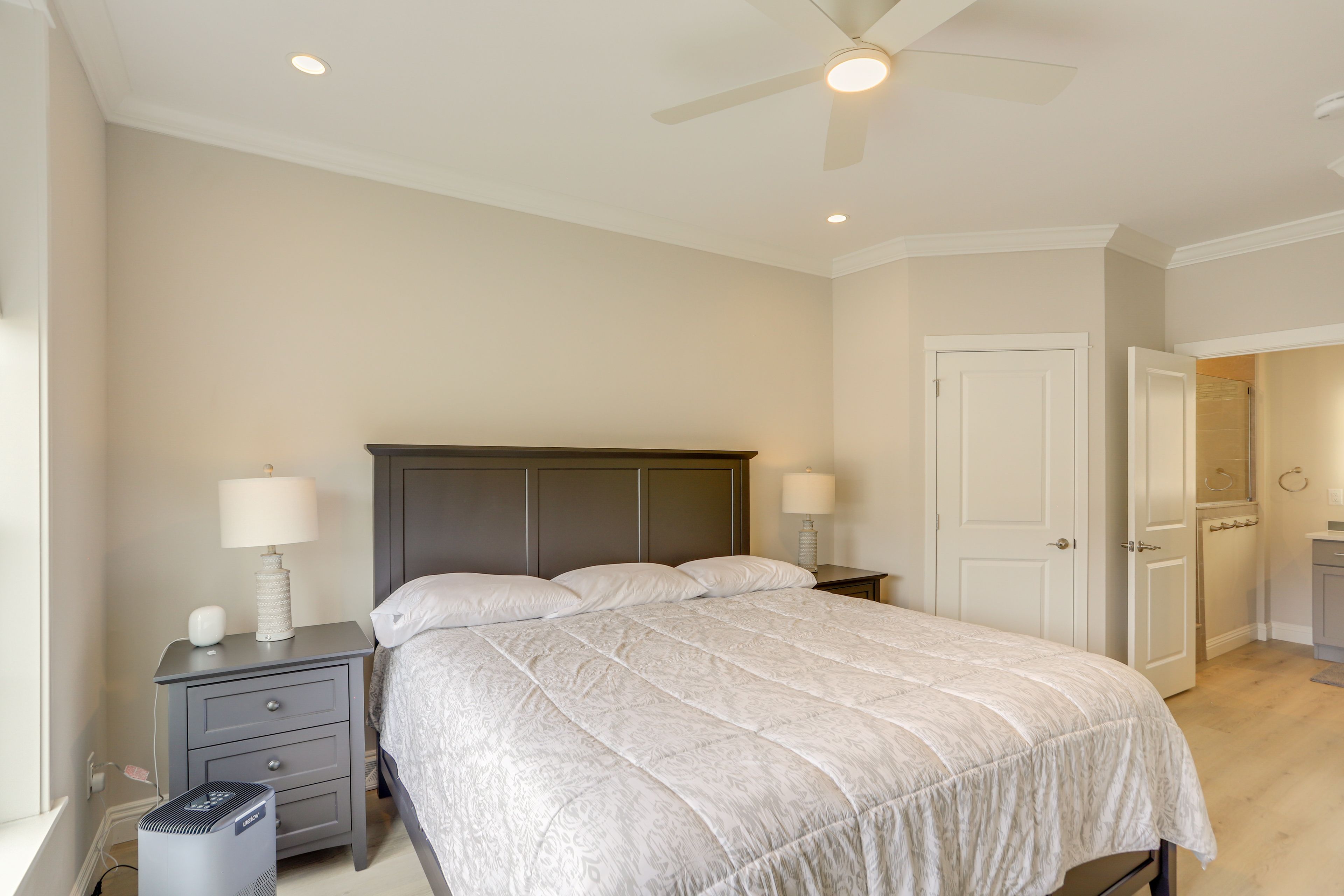 Bedroom 1 | King Bed