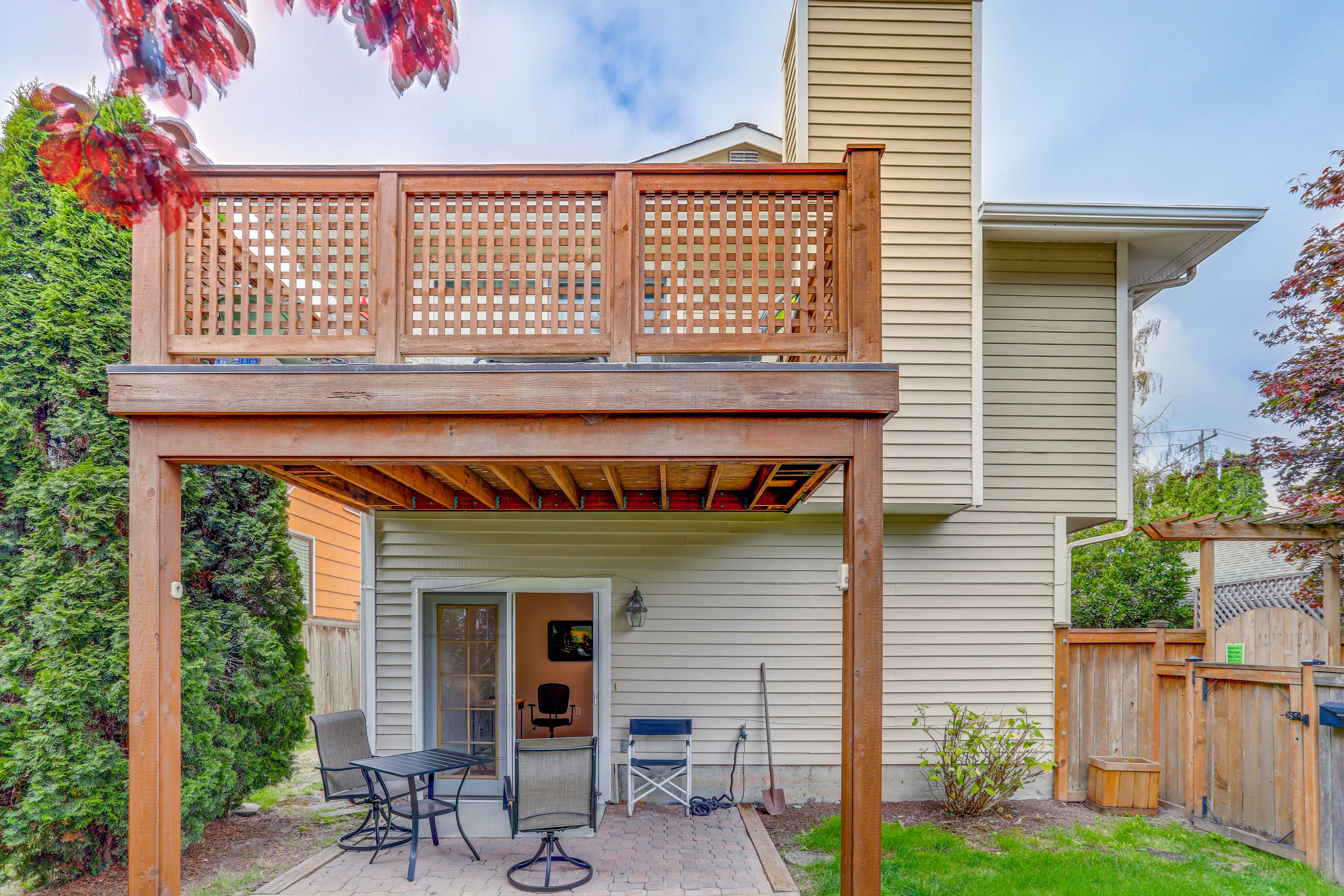 Covered Patio | Fenced Backyard | Self Check-In | 7 Mi to Pike Place Market