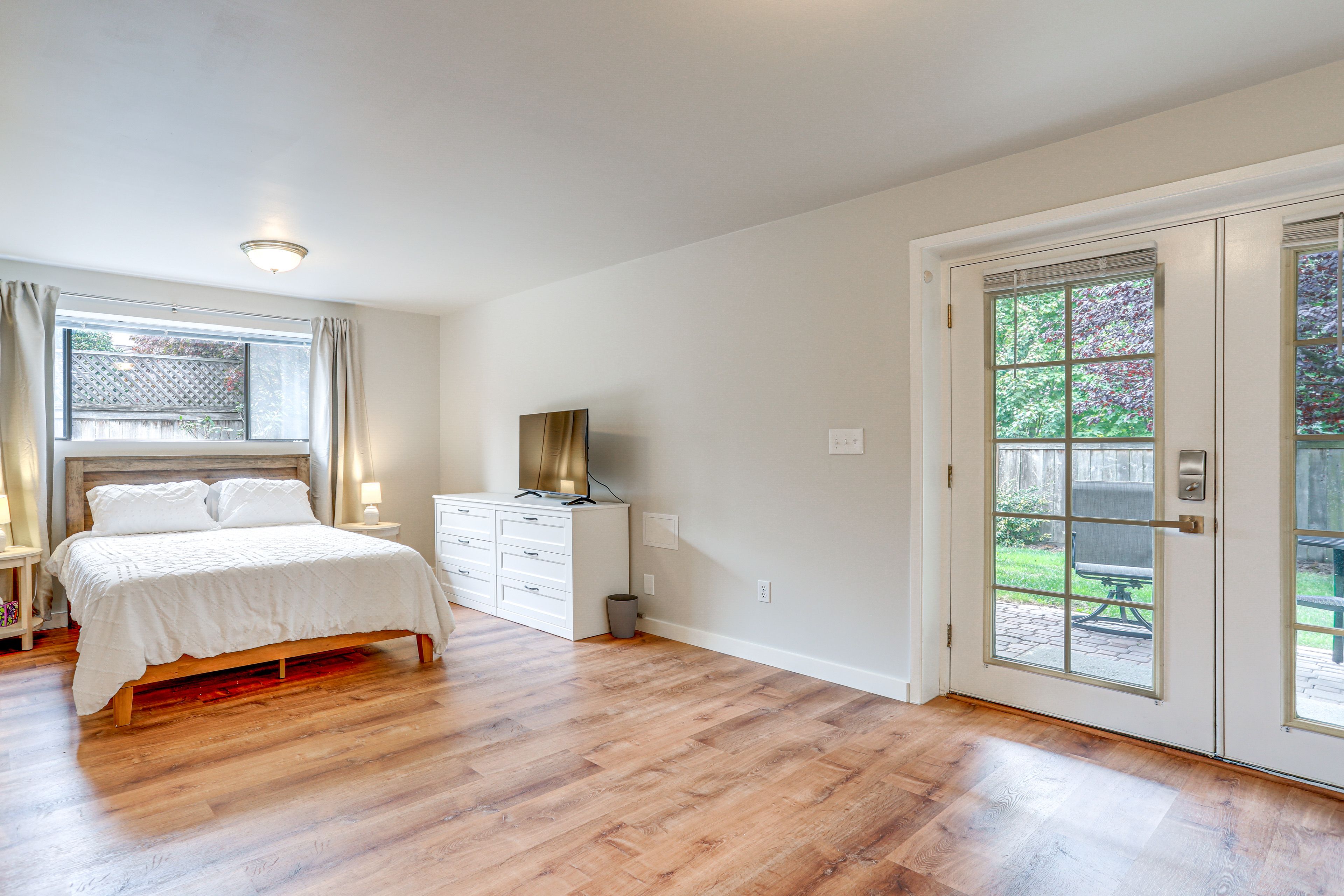 Bedroom | Queen Bed | Smart TV | Linens Provided | Backyard Access