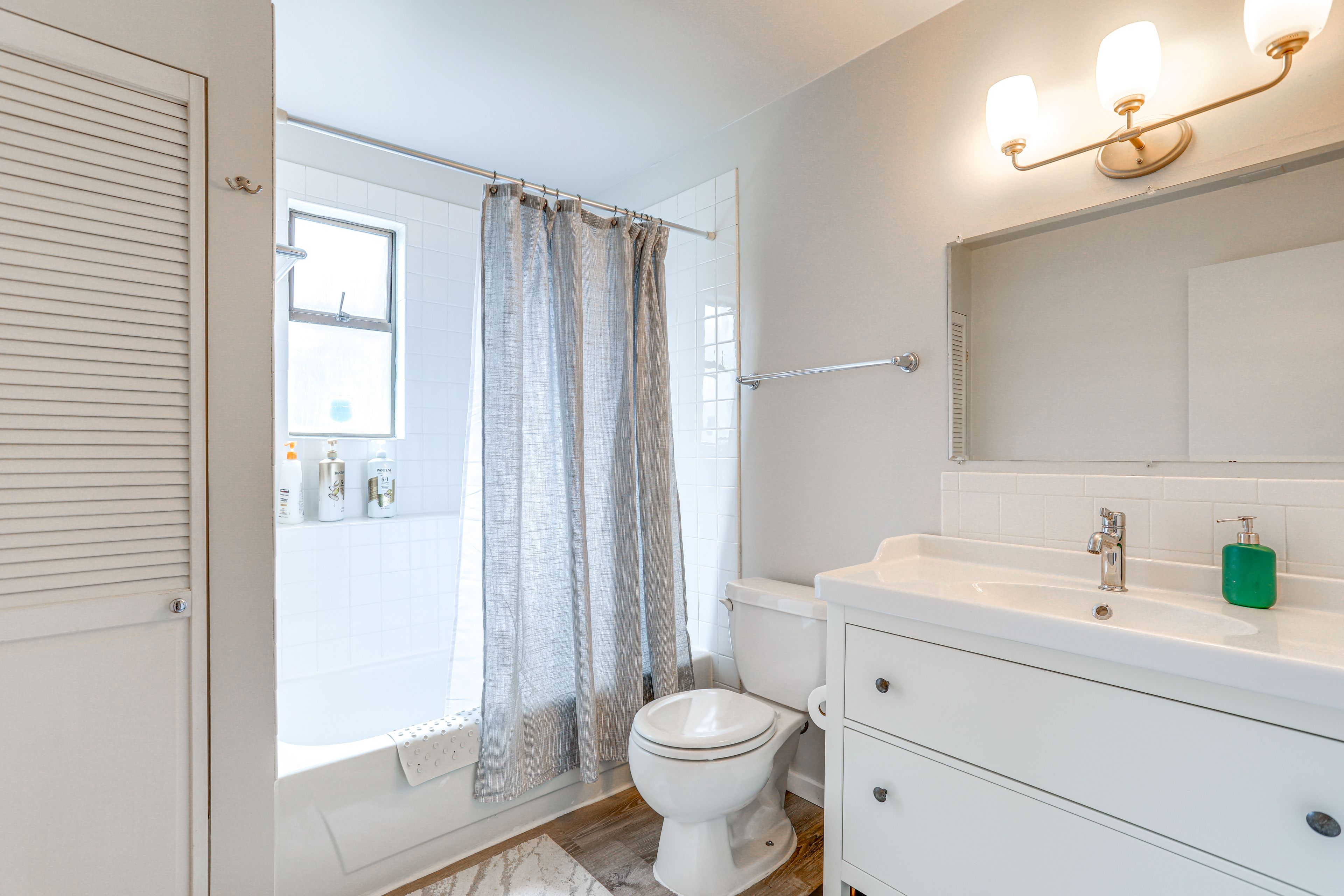 En-Suite Bathroom | Towels Provided | Complimentary Toiletries | Hair Dryer