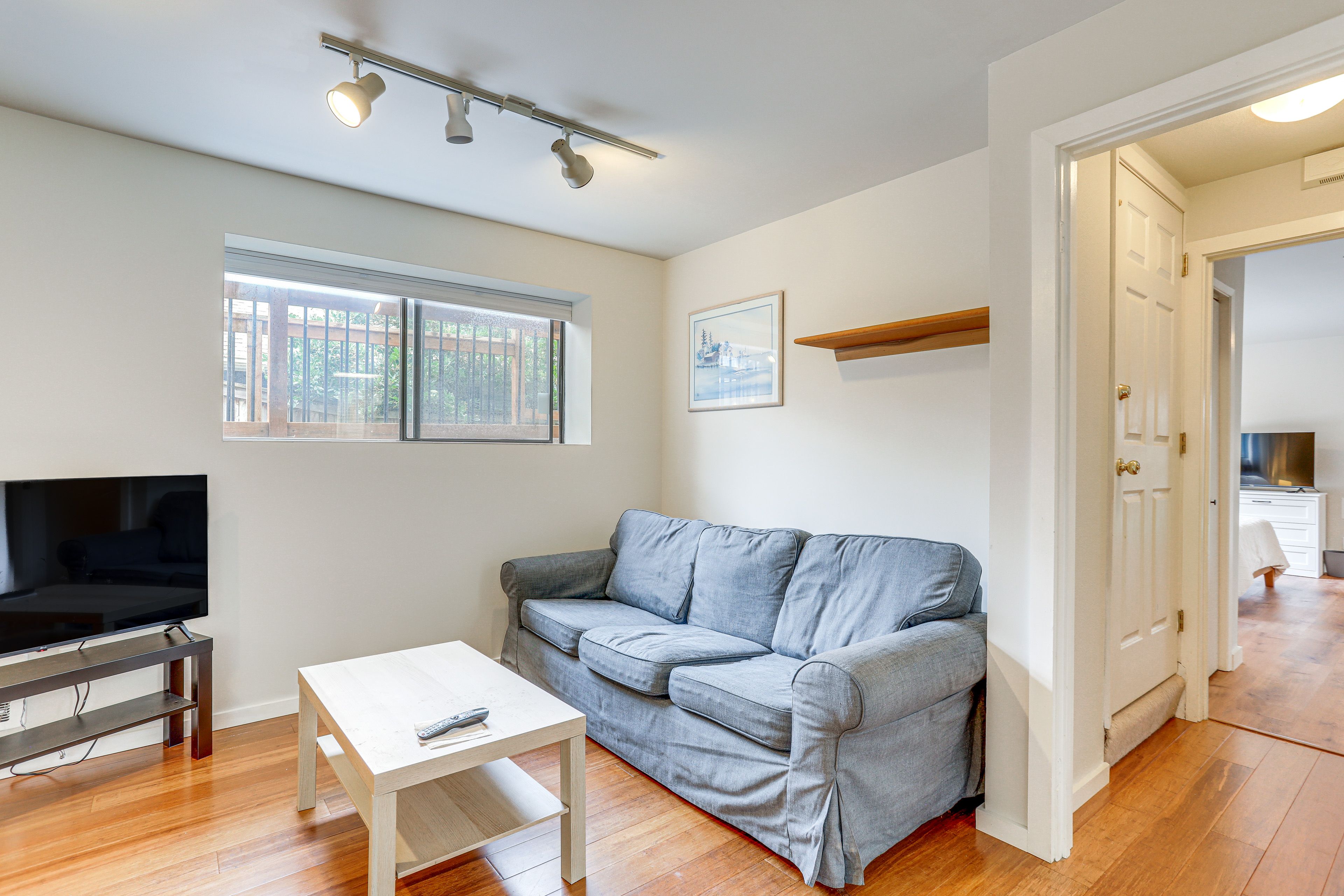 Living Room | Smart TV | Free WiFi | Central Heating & A/C