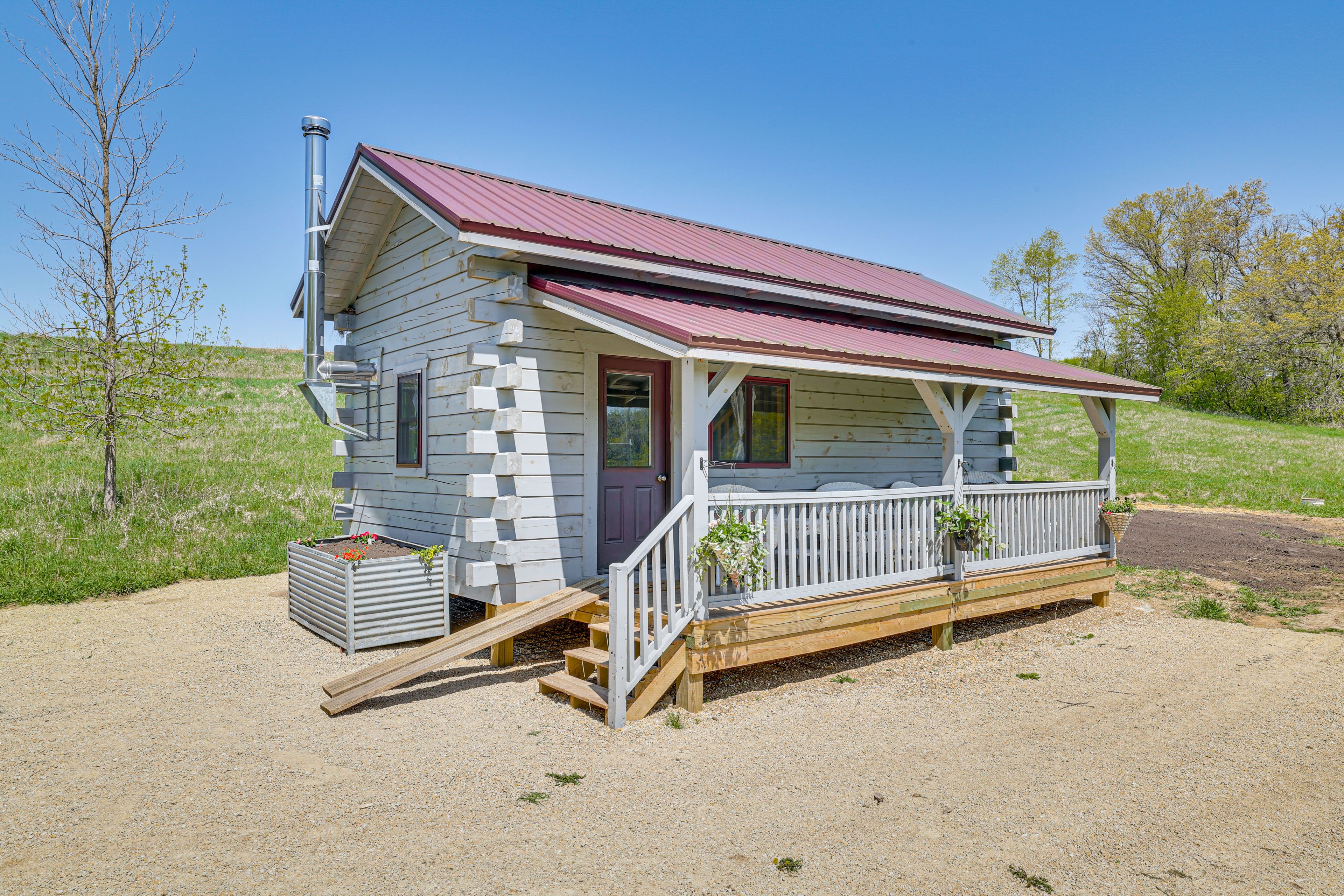 Cabin Exterior | Covered Porch | Fire Pit