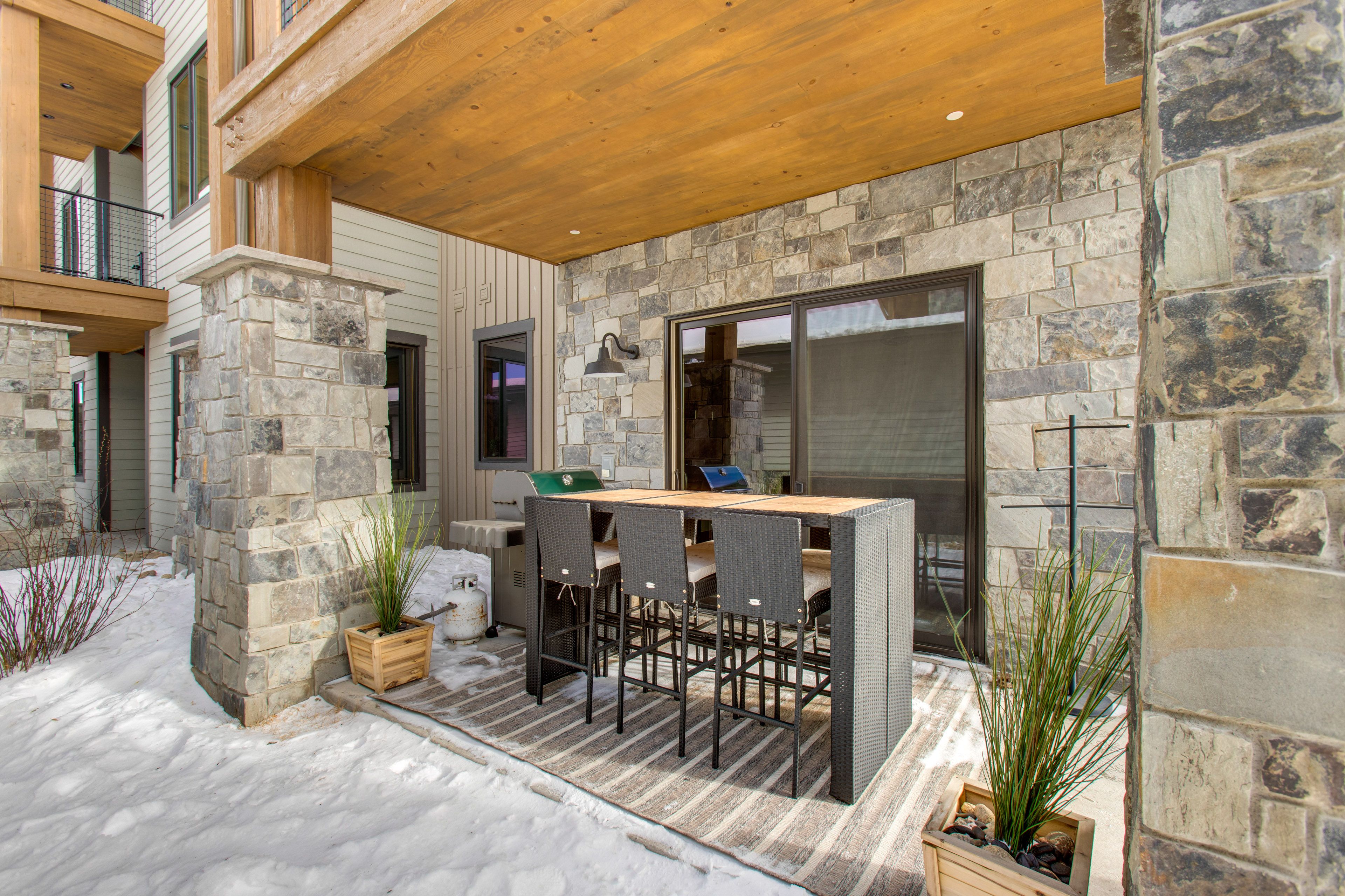 Outdoor Dining Area | Ground-Floor Unit | Single-Story Condo
