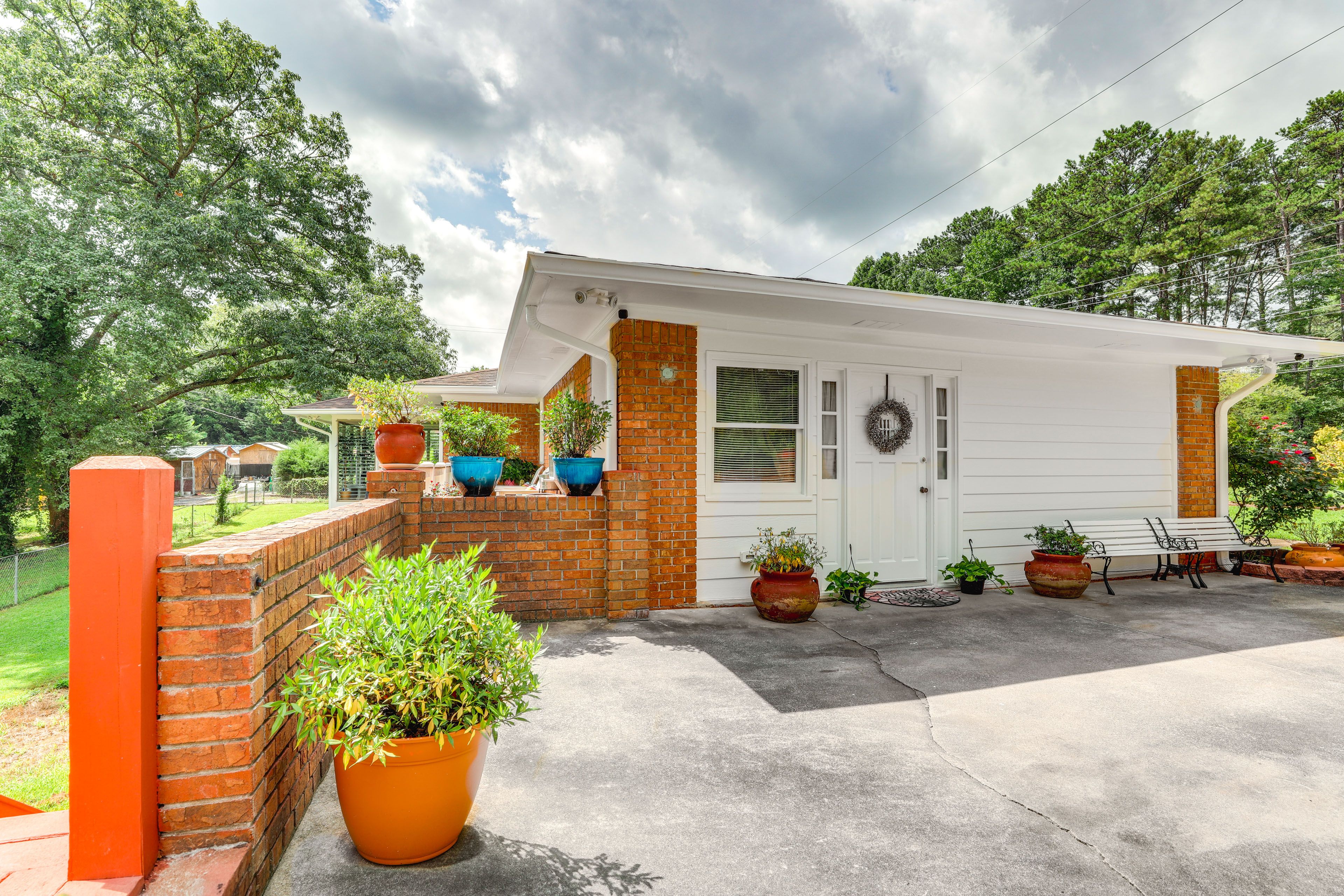 Property Exterior | Single-Story Studio