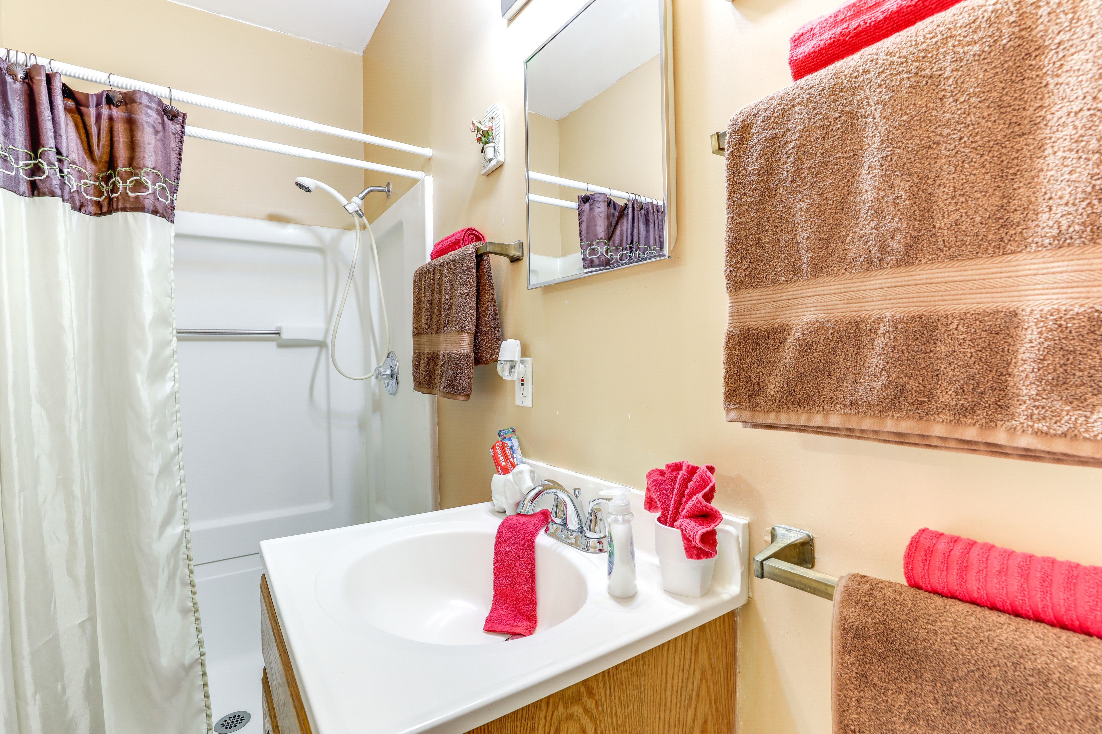 Studio | Towels Provided | Complimentary Toiletries