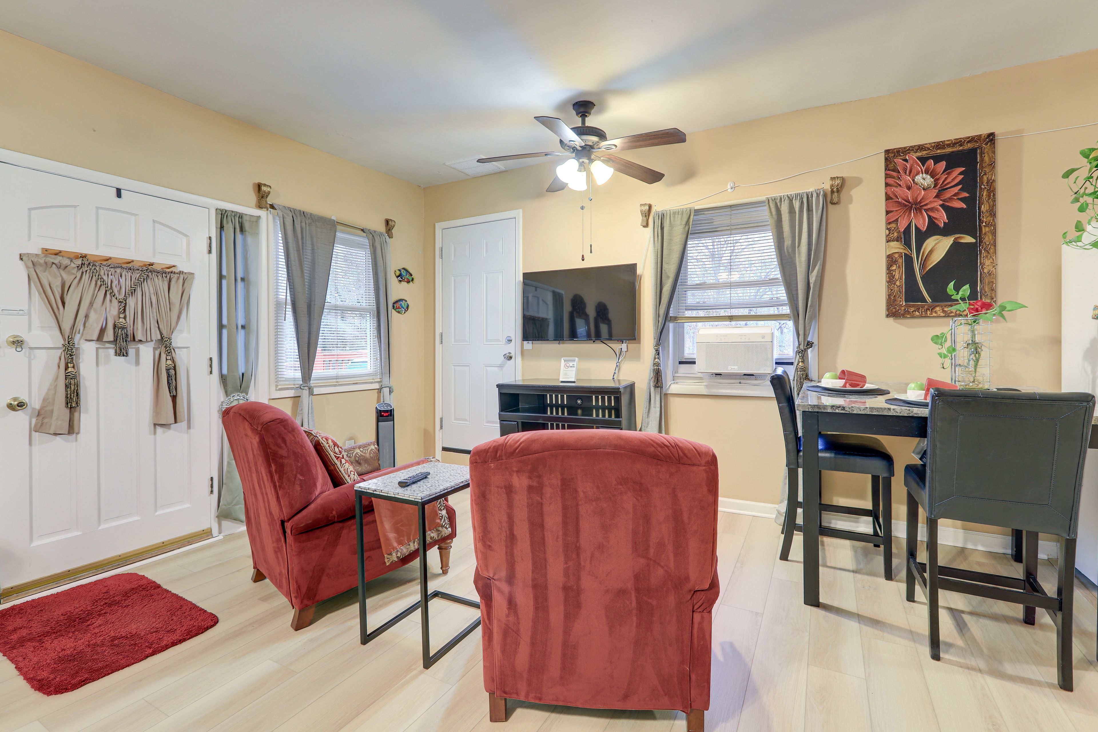 Studio | Living Area | Smart TV | Free WiFi