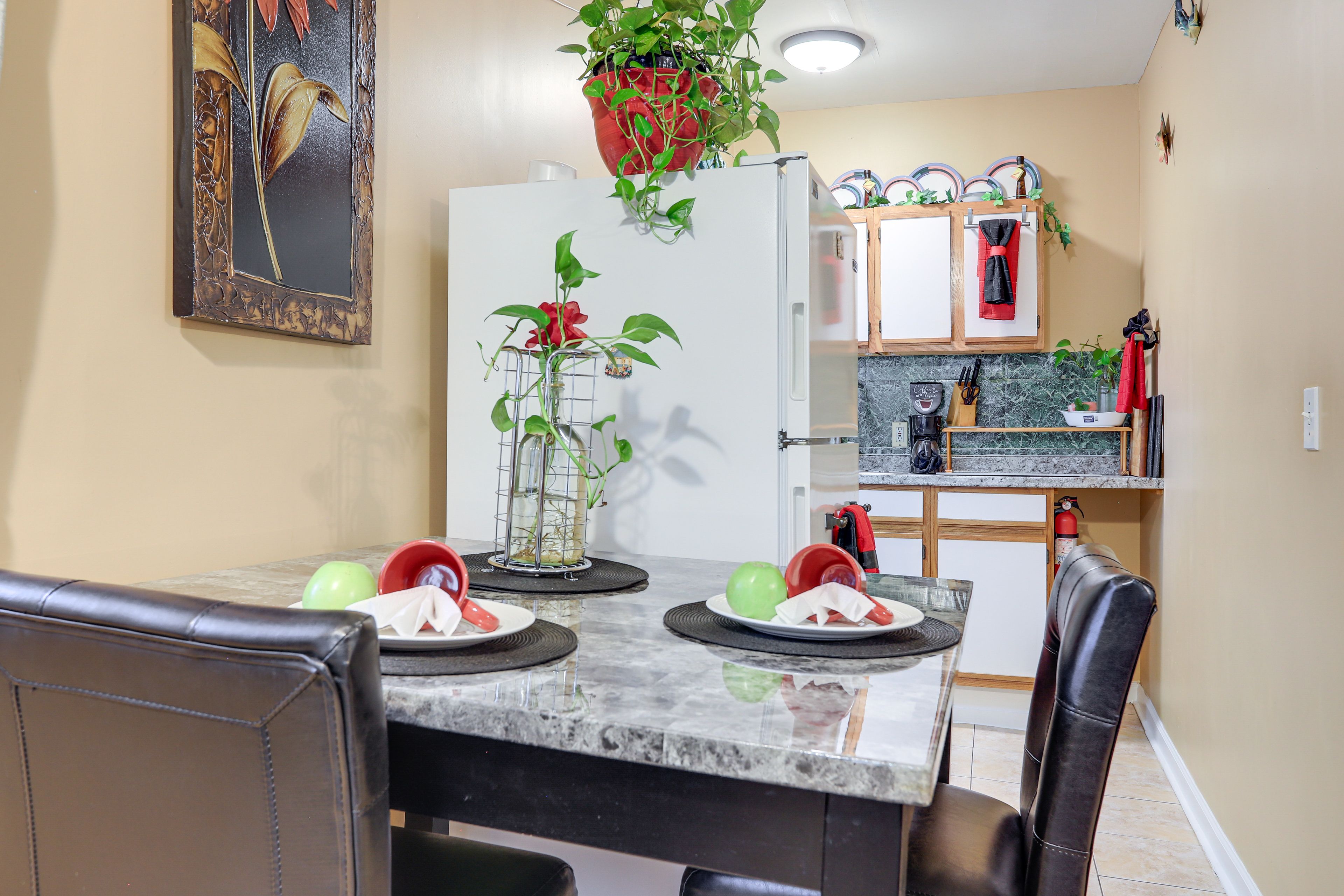 Dining Area | Dishes & Flatware Provided