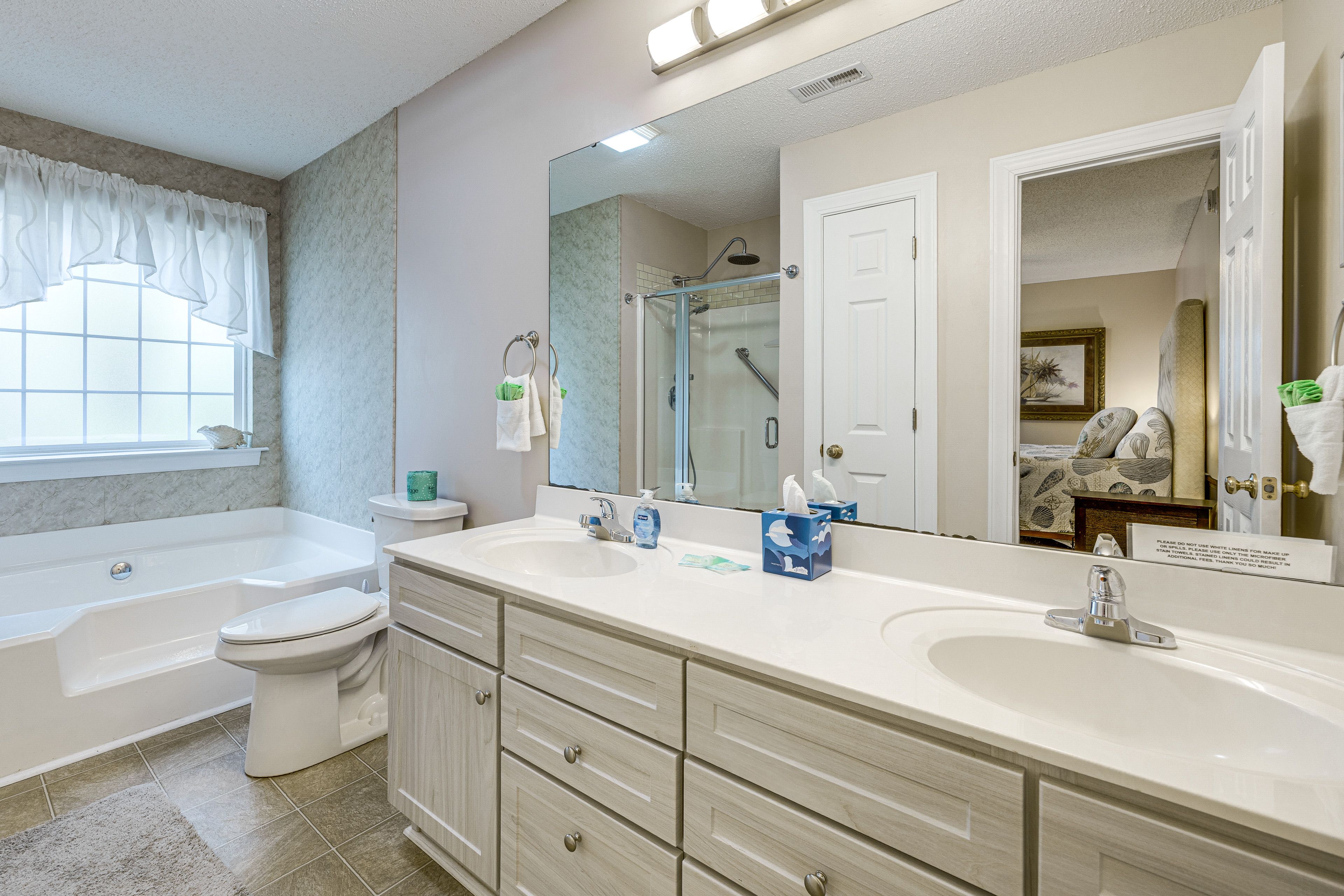 En-Suite Bathroom | Towels Provided
