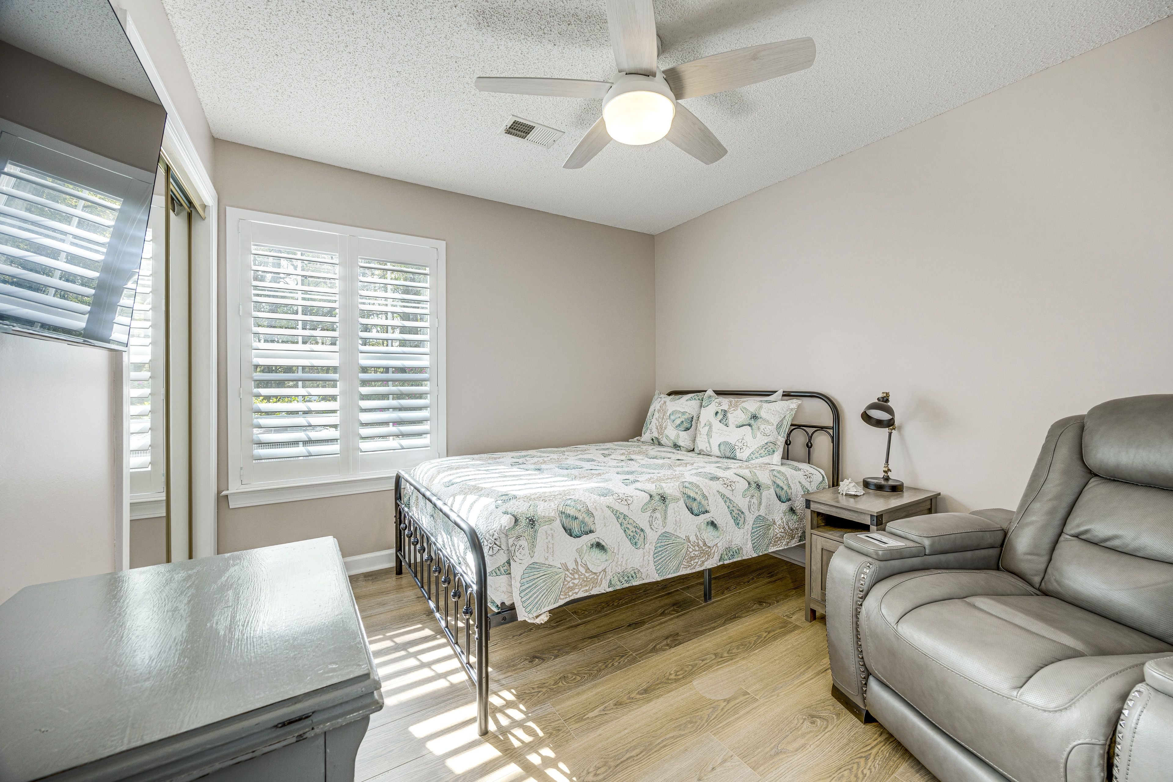 Bedroom 3 | Queen Bed | Smart TV