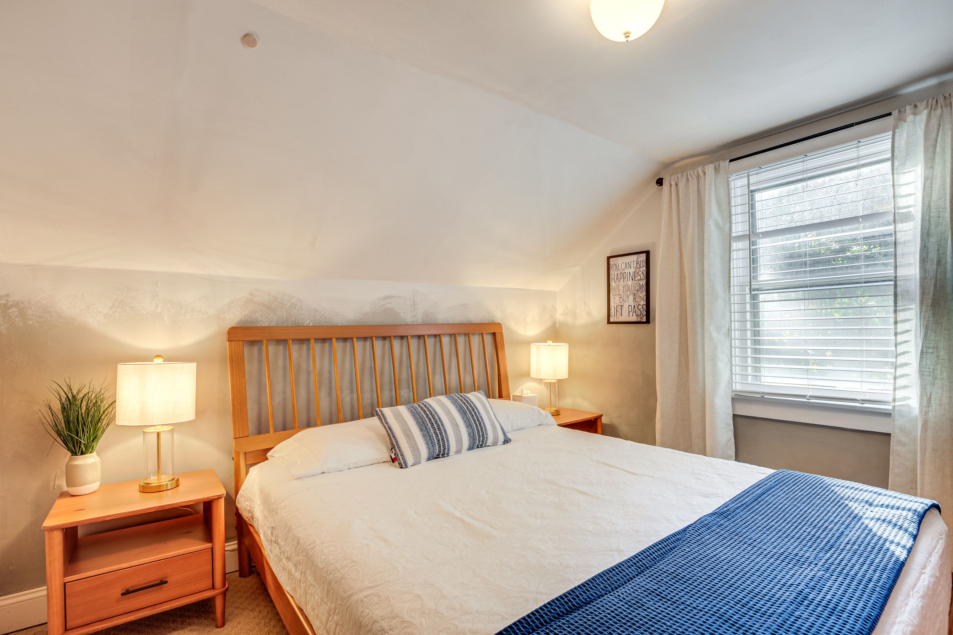 Bedroom 2 | Queen Bed | 2nd Floor