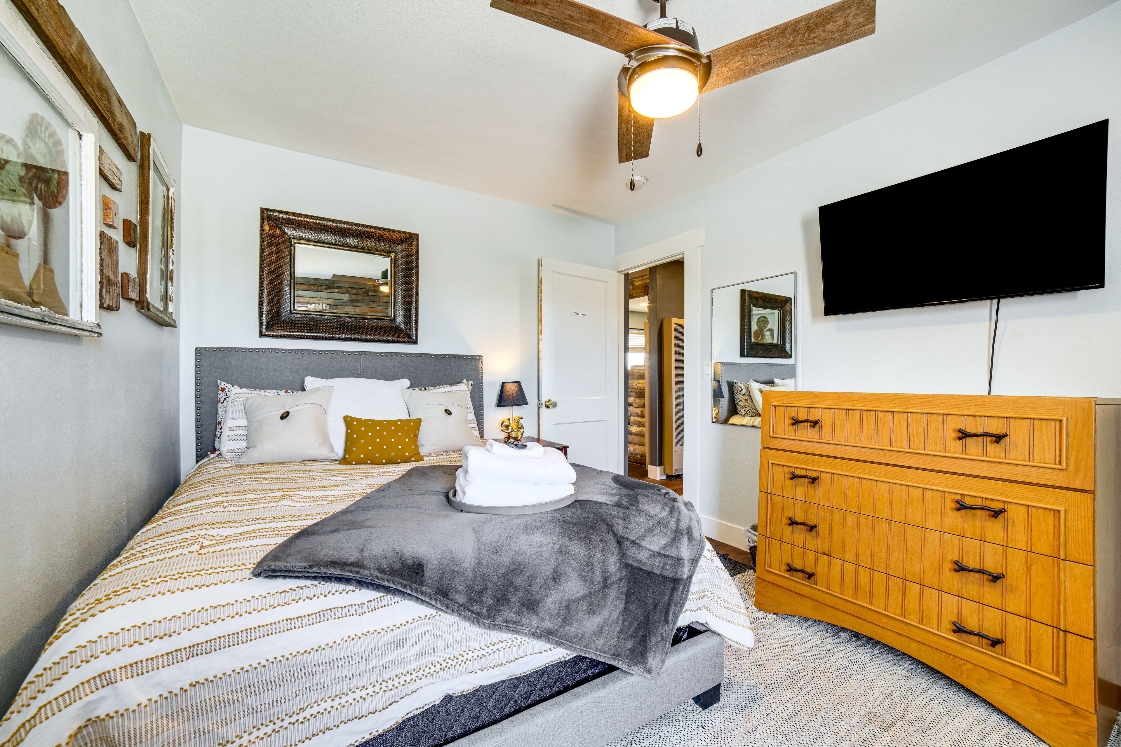Bedroom 3 | Queen Bed | Smart TV
