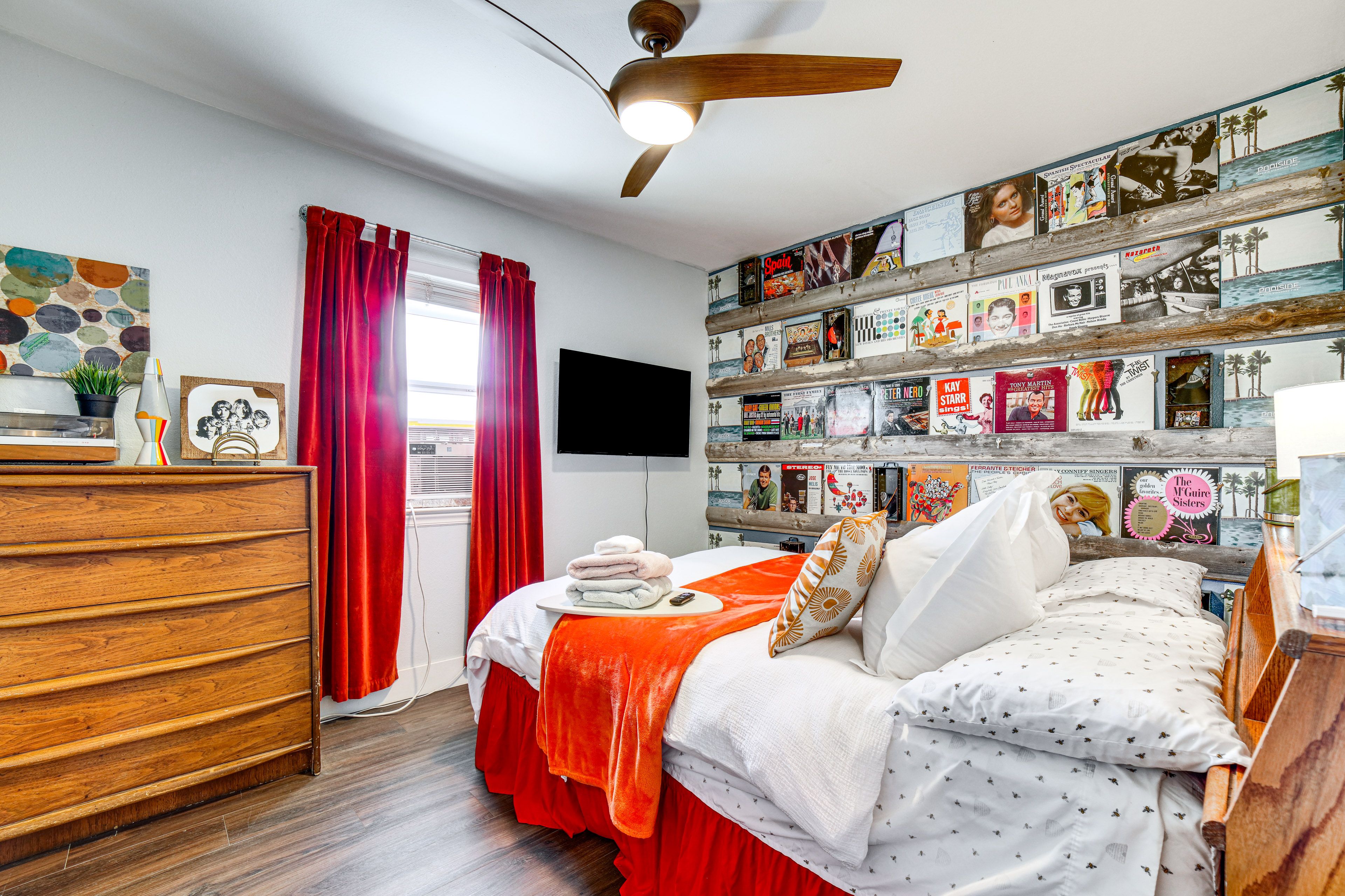 Bedroom 5 | Queen Bed | Smart TV
