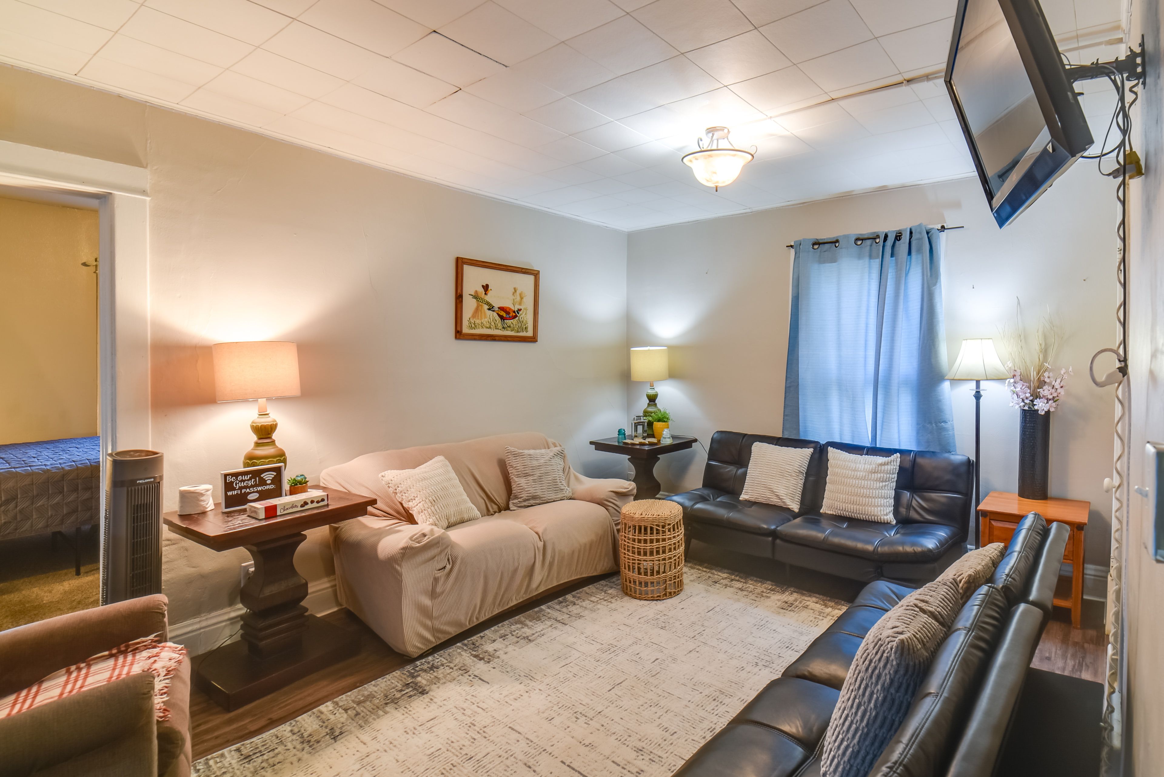 Living Room | Smart TV | Central Heating & A/C | 2 Full Futons