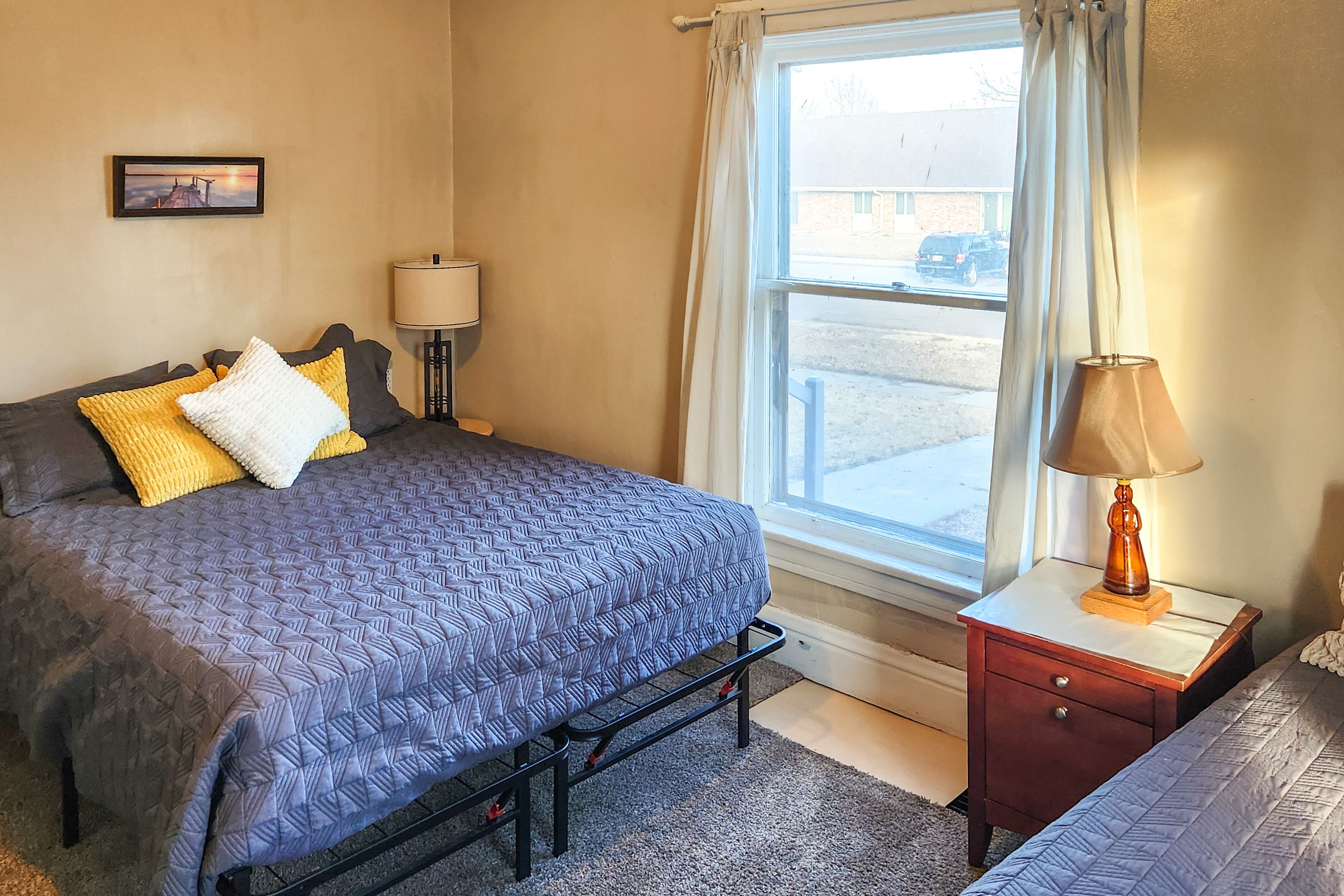 Bedroom 1 | Queen Bed | Twin Bed | Linens Provided