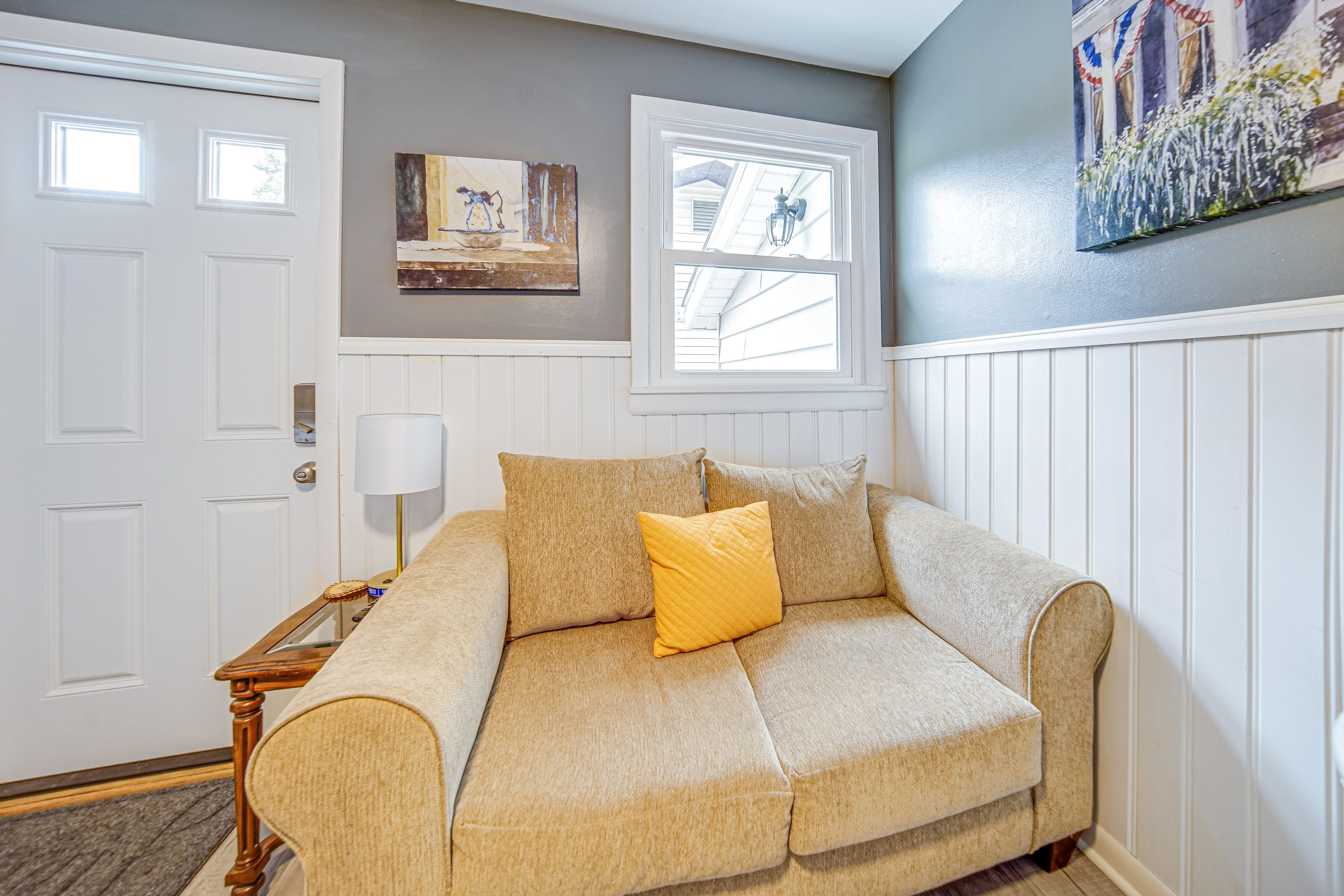 Living Area | Free WiFi | Smart TV
