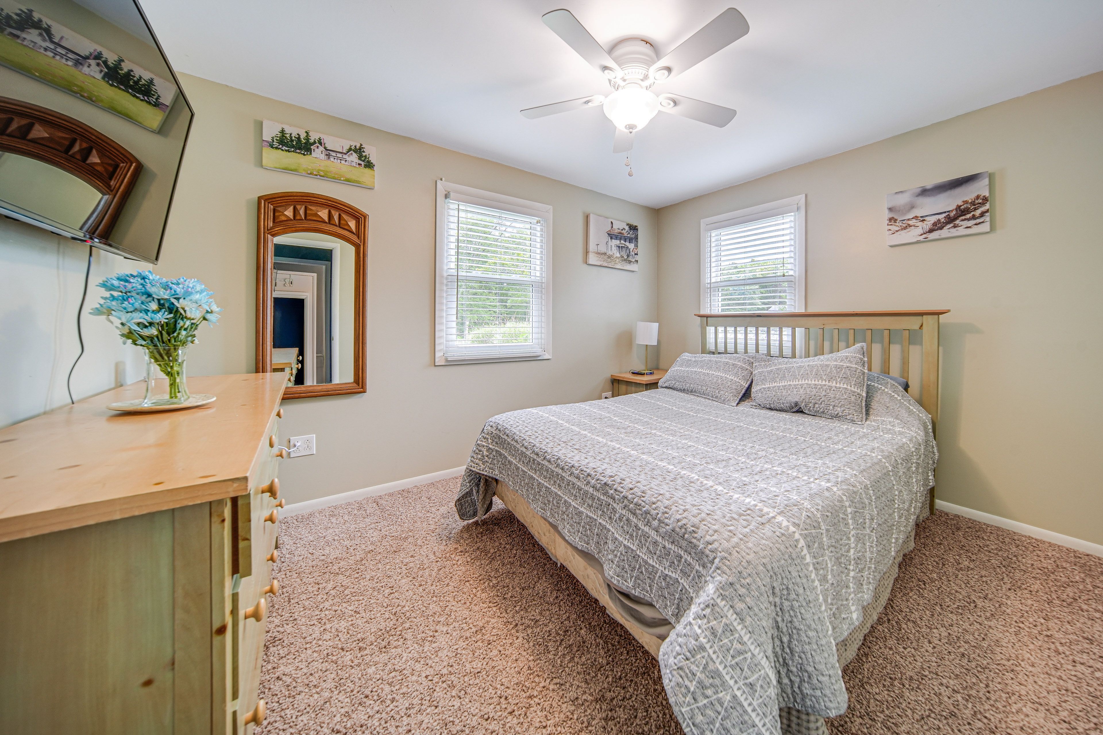 Bedroom | Queen Bed | Linens Provided